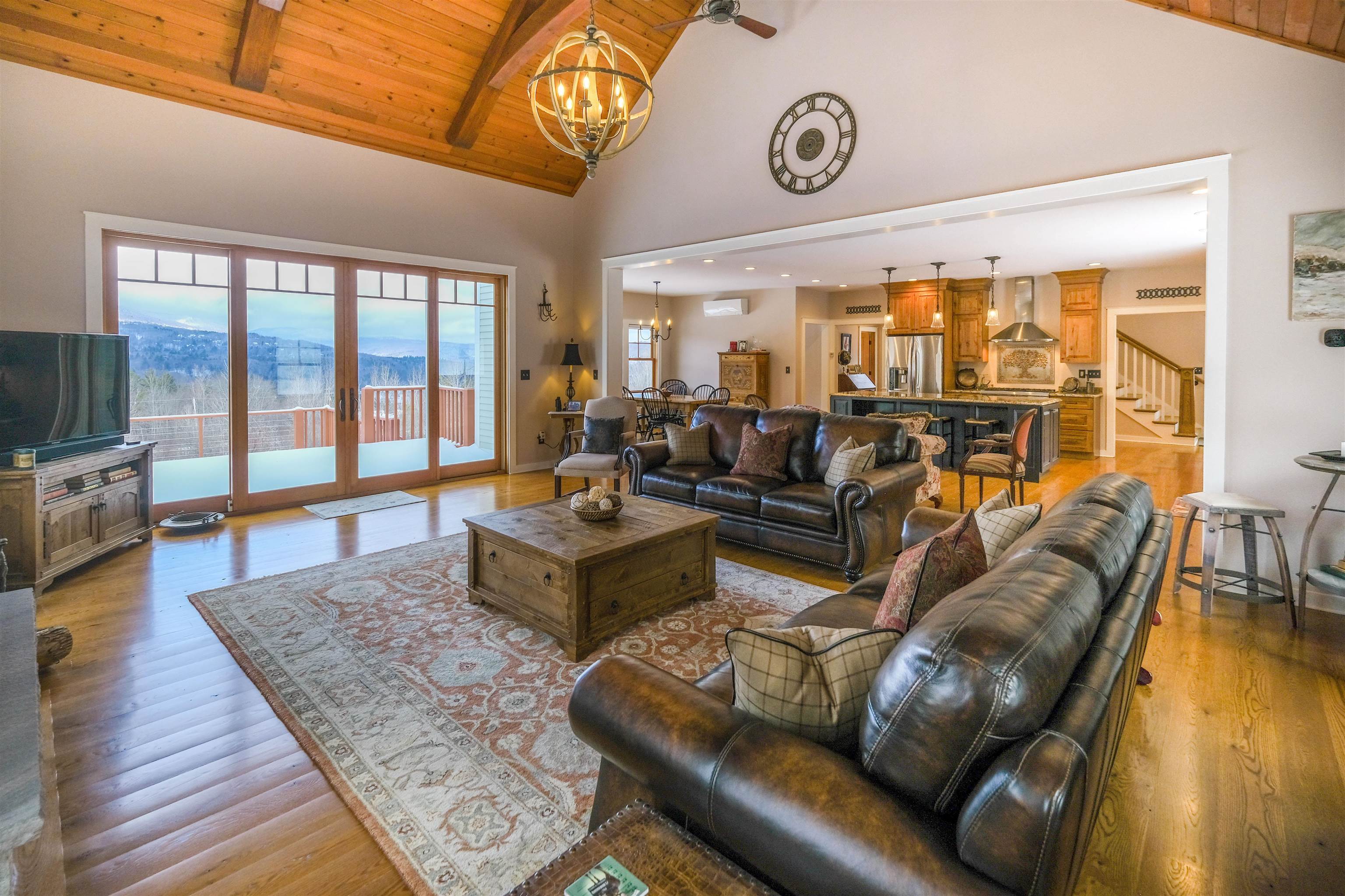 Hardwood floors 24601802