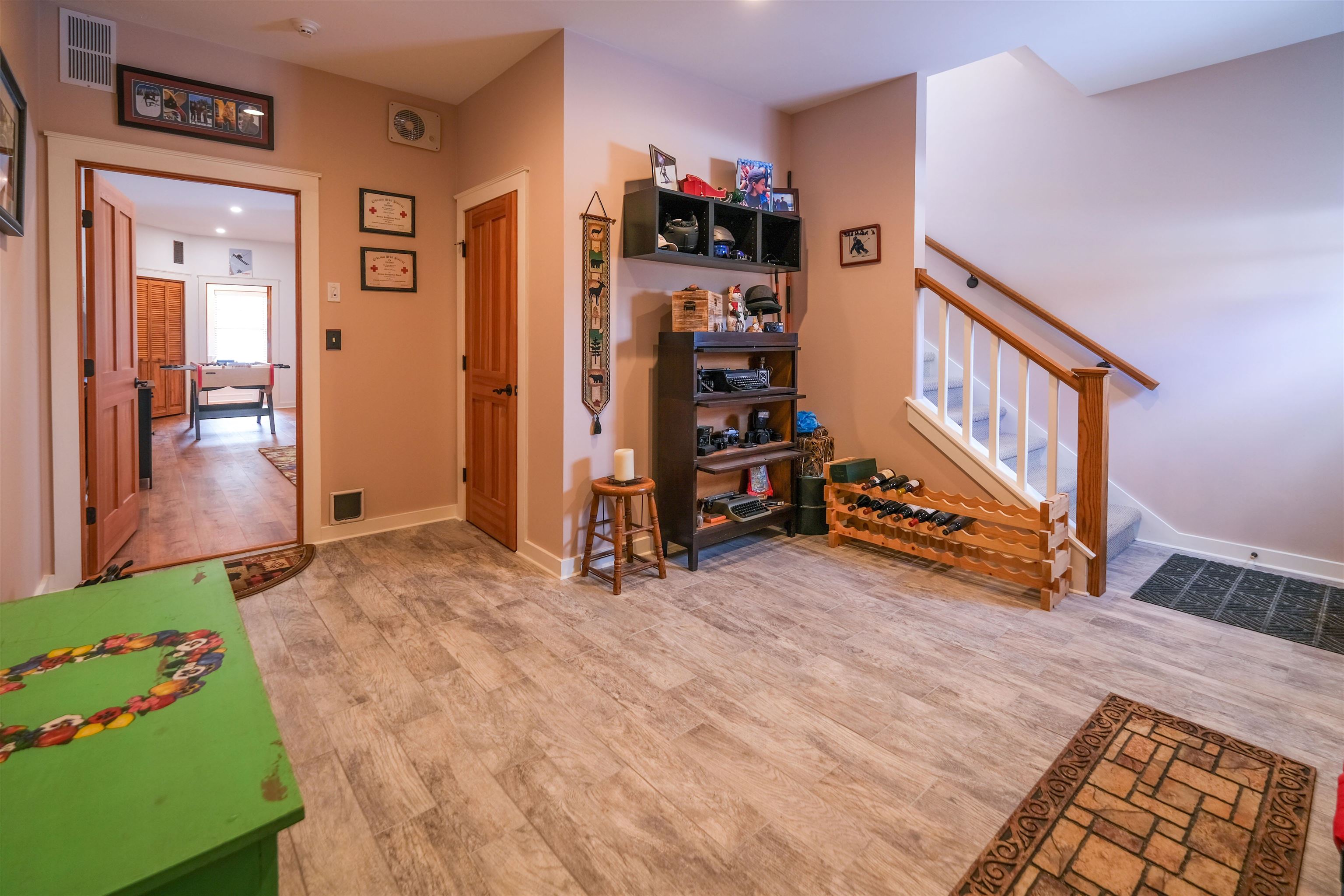 Good storage and access to garage 24601817