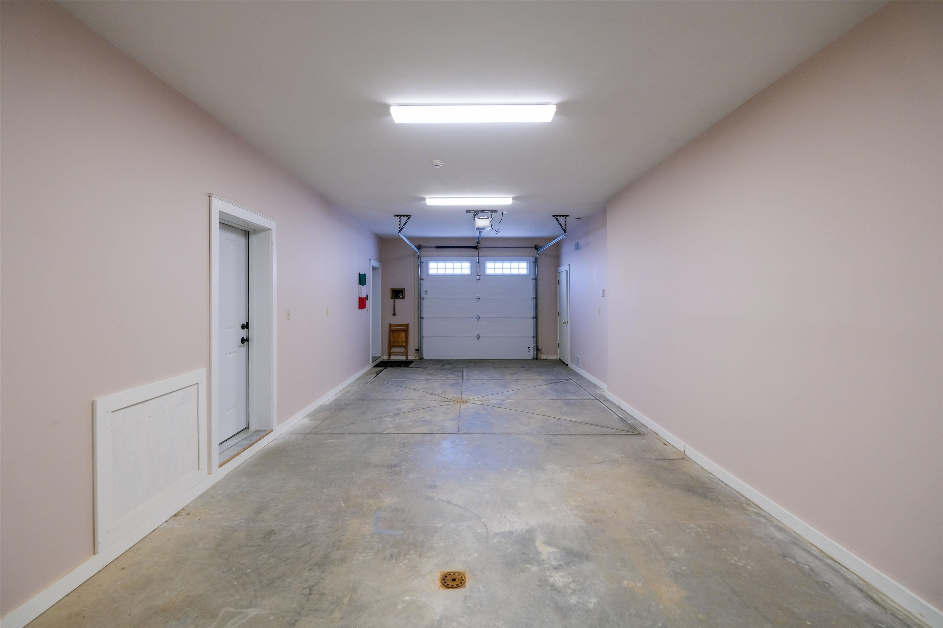 2 car garage 24601818