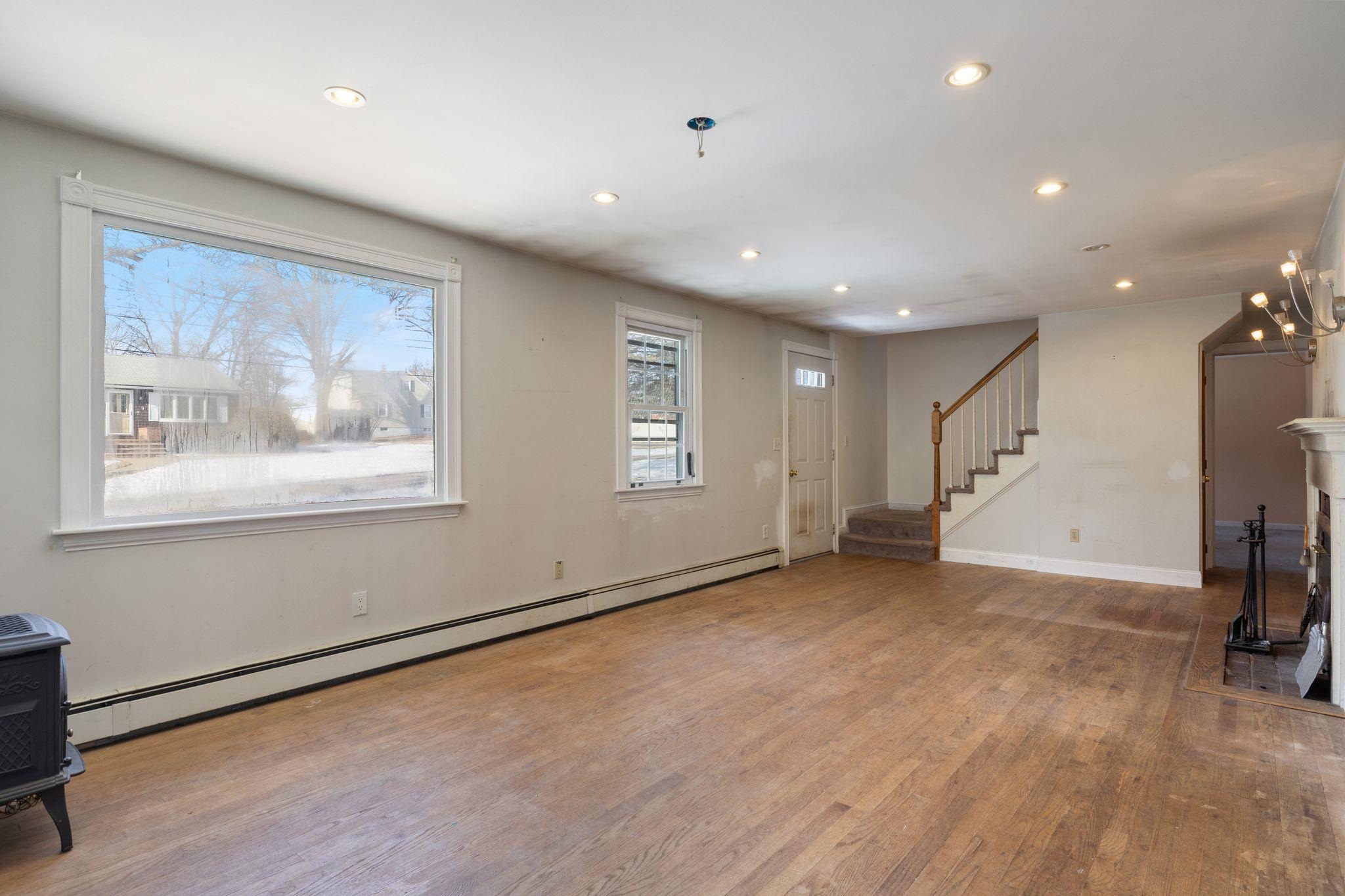 12 Nola Ave, Rochester, NH 03867