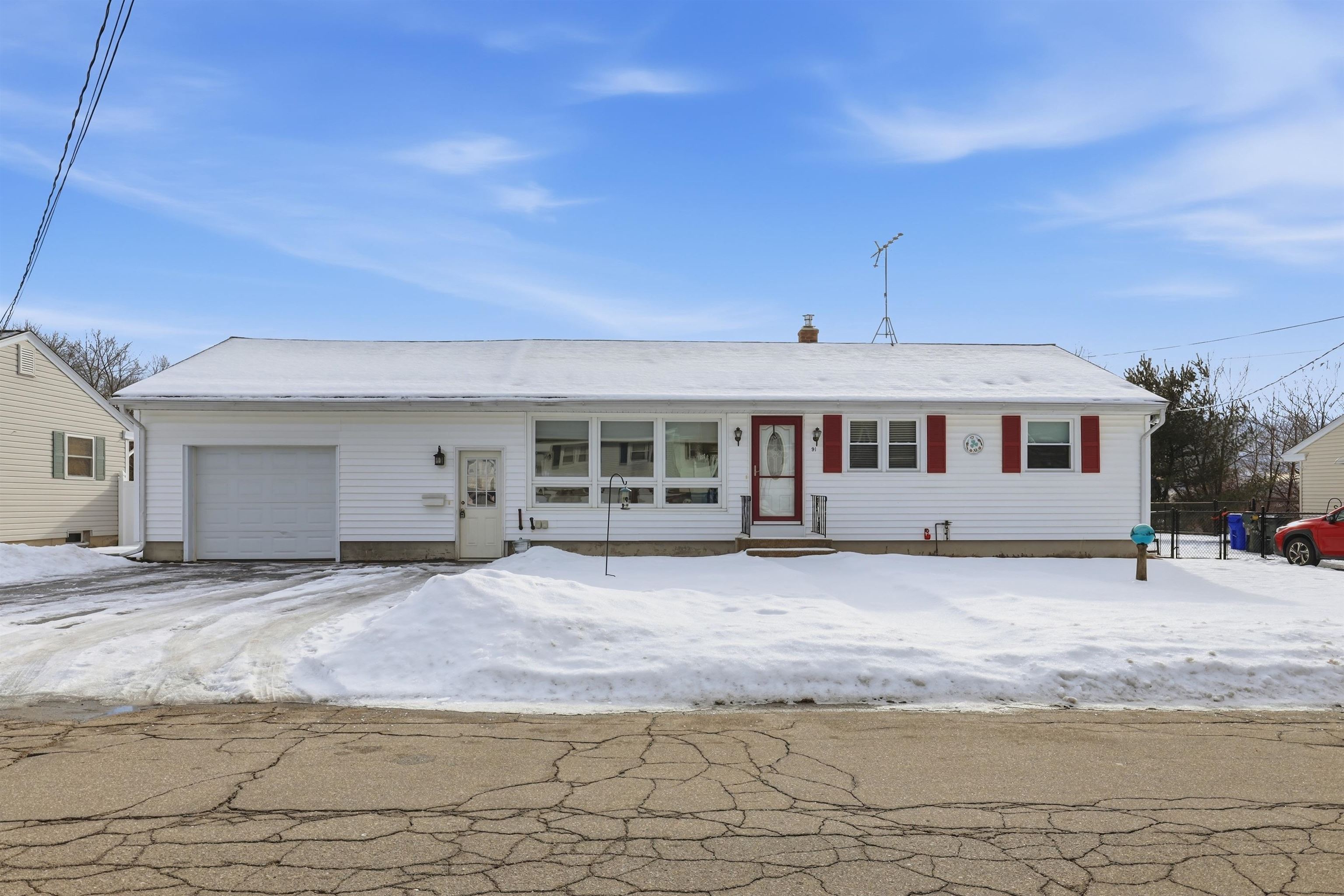 91 Miami Ct, Manchester, NH 03103