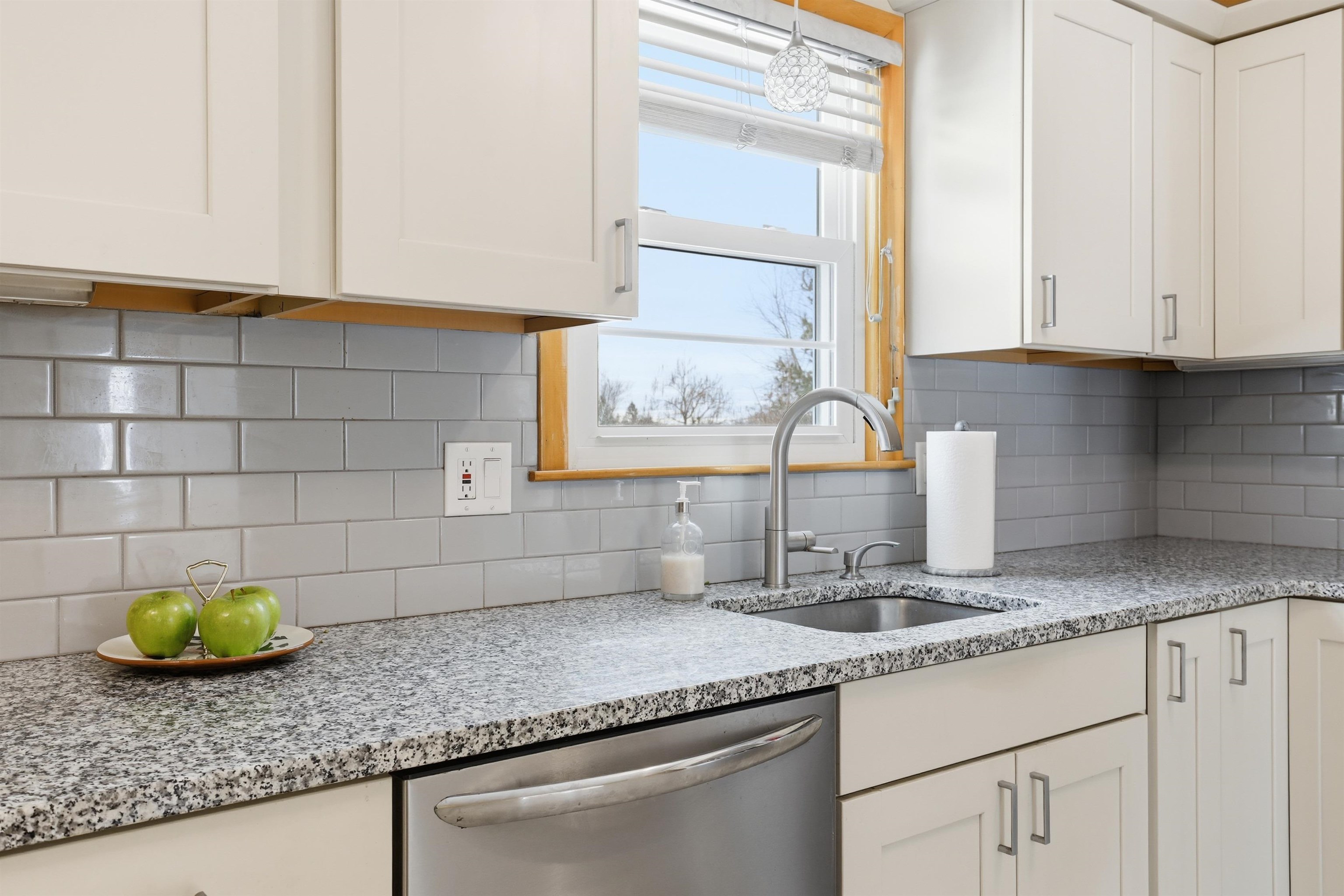 91 Miami Ct, Manchester, NH 03103