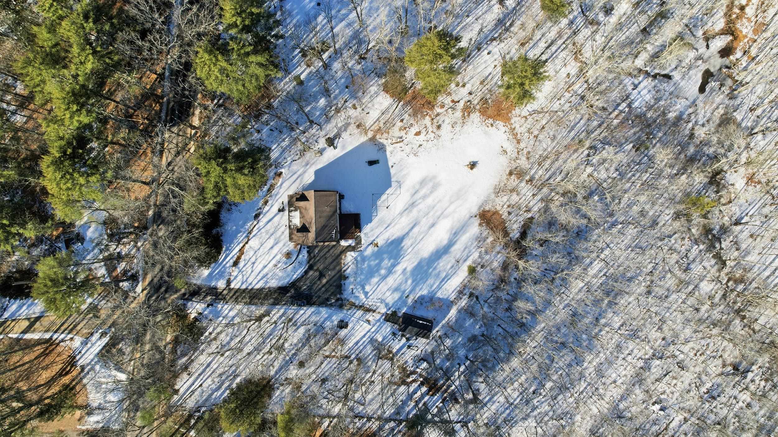 9 Lucas Pond Rd, Nottingham, NH 03290