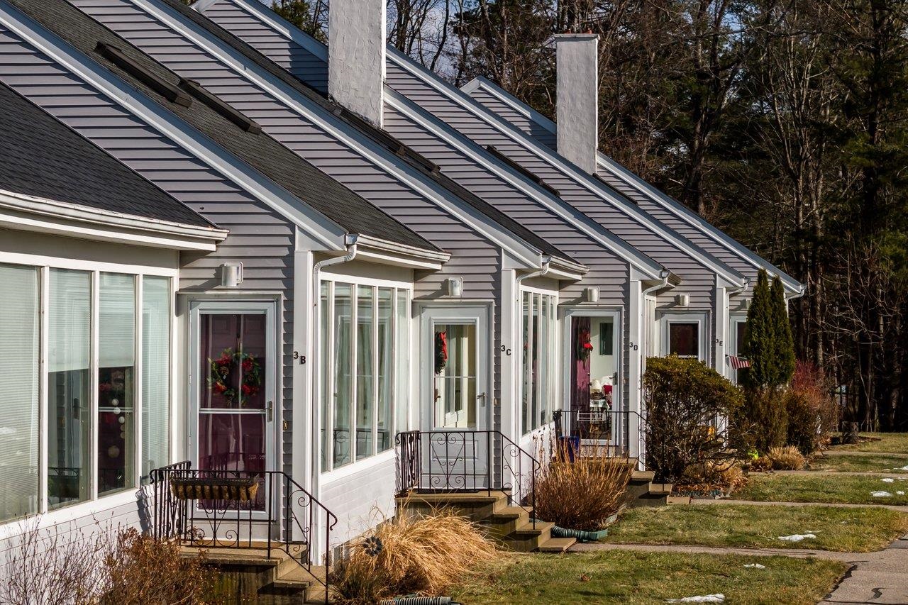 3 Greenfield Dr, Dover, NH 03820