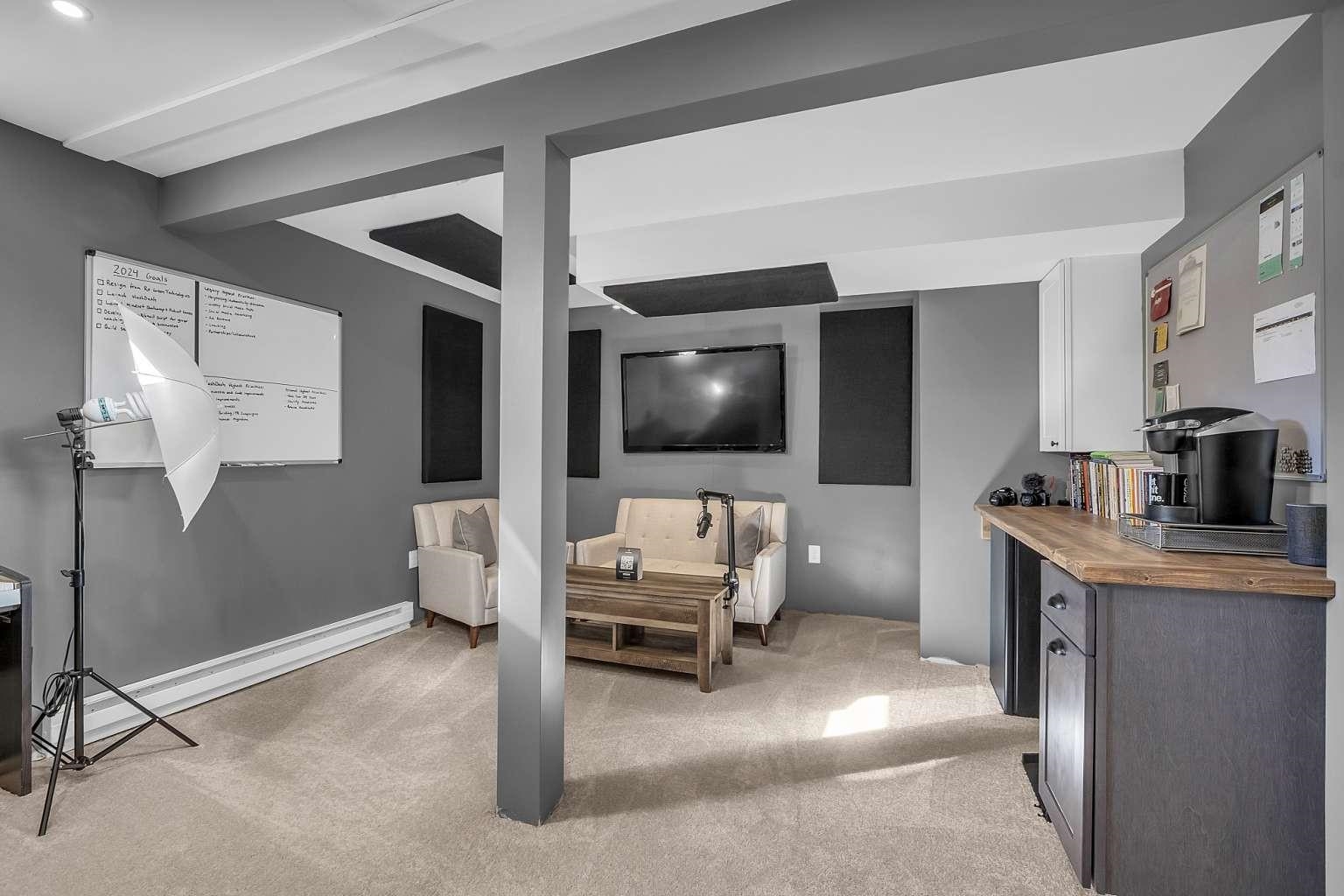 15 Peacock Hill Rd, Weare, NH 03281