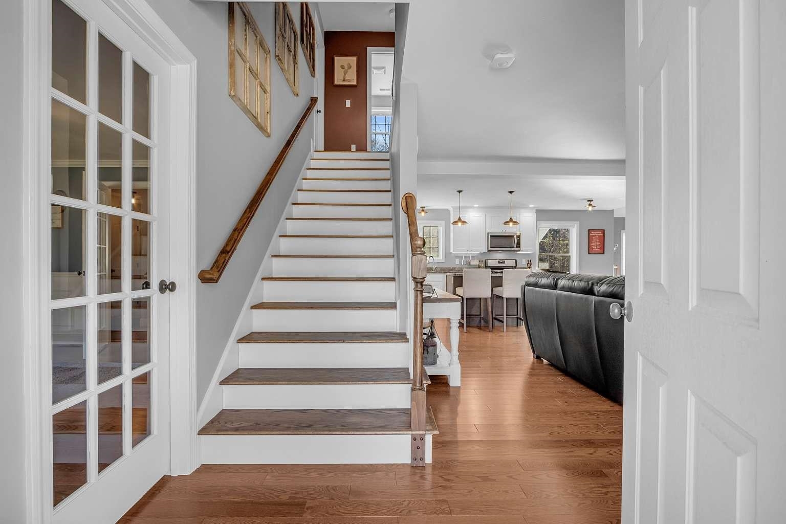 15 Peacock Hill Rd, Weare, NH 03281