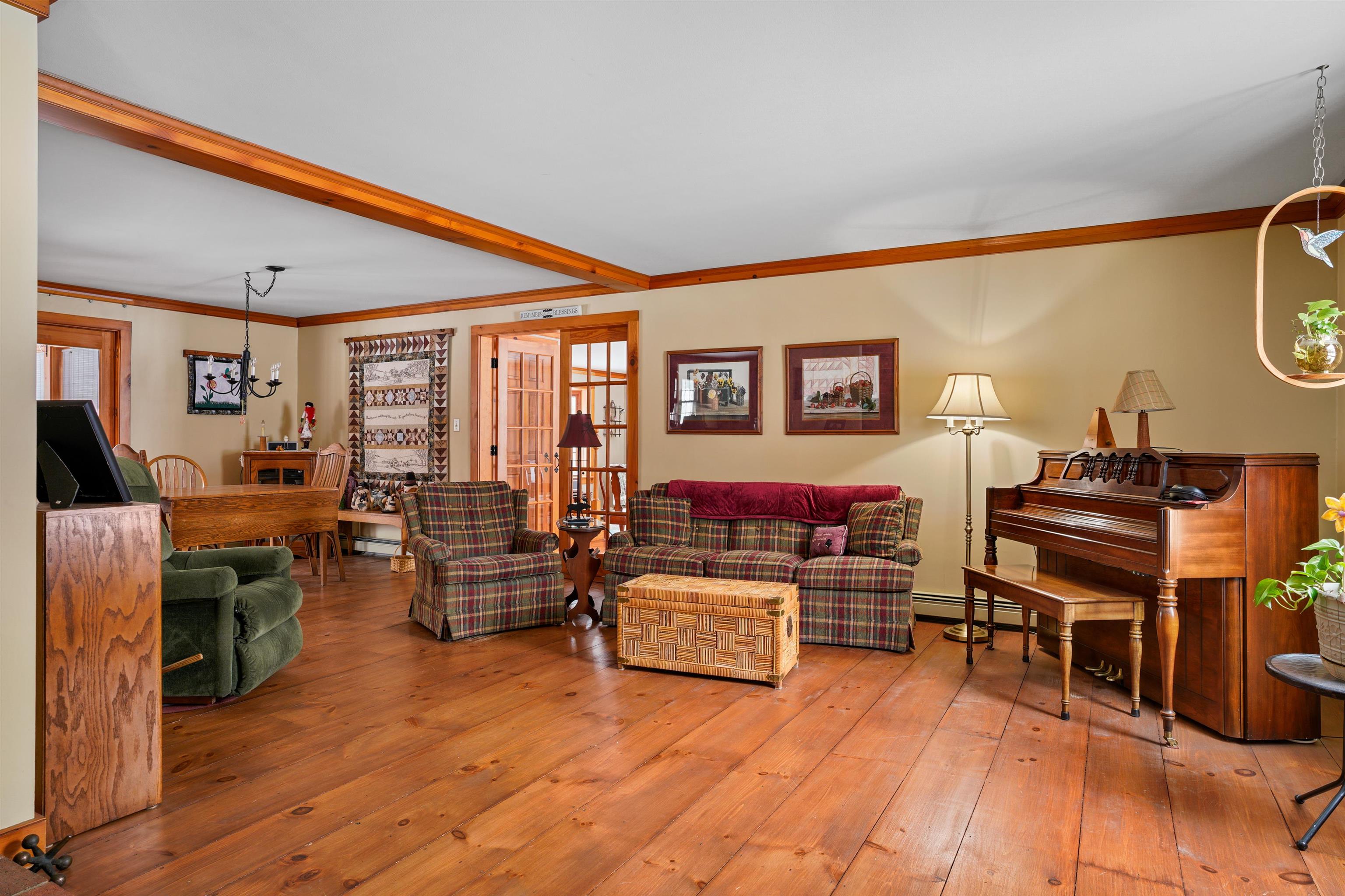 27 South Rd, Deerfield, NH 03037