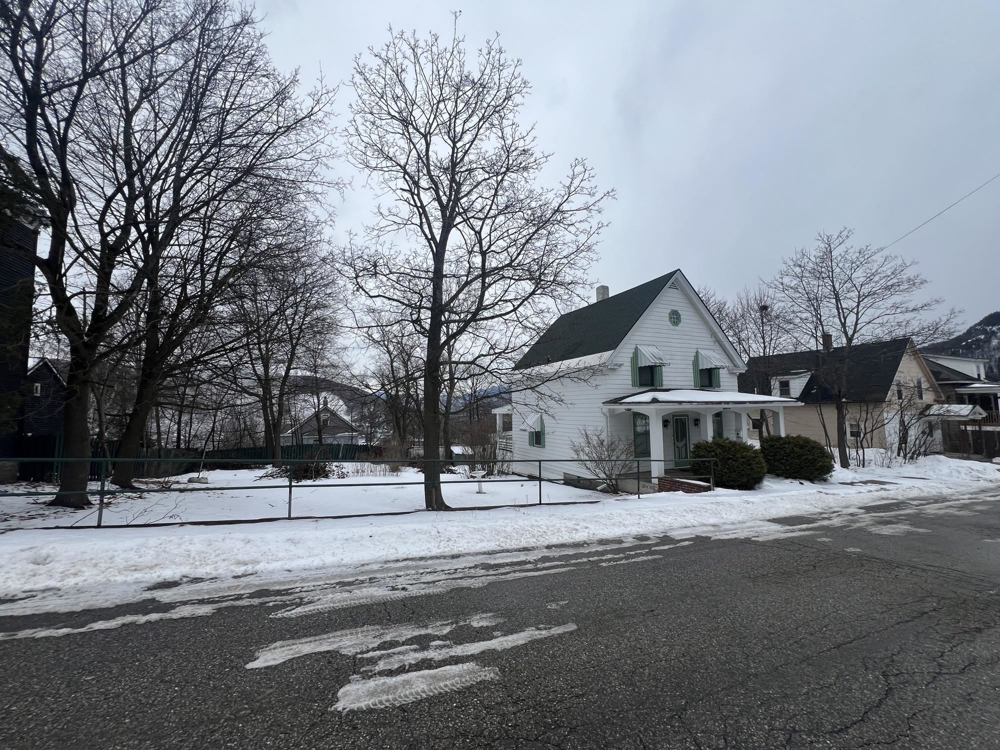 86 Elm St, Berlin, NH 03570