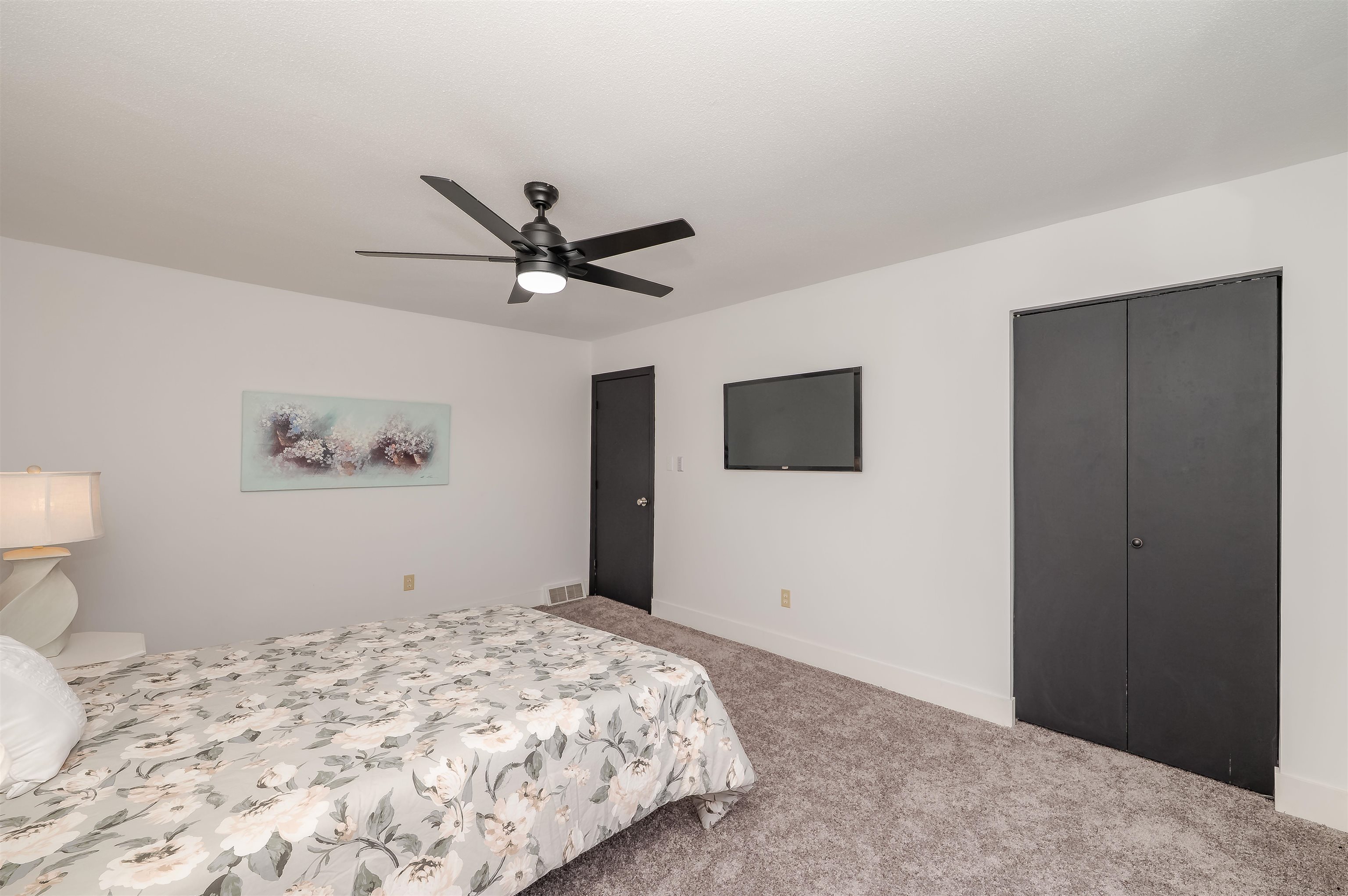 145 Canterbury Ln, Londonderry, NH 03053