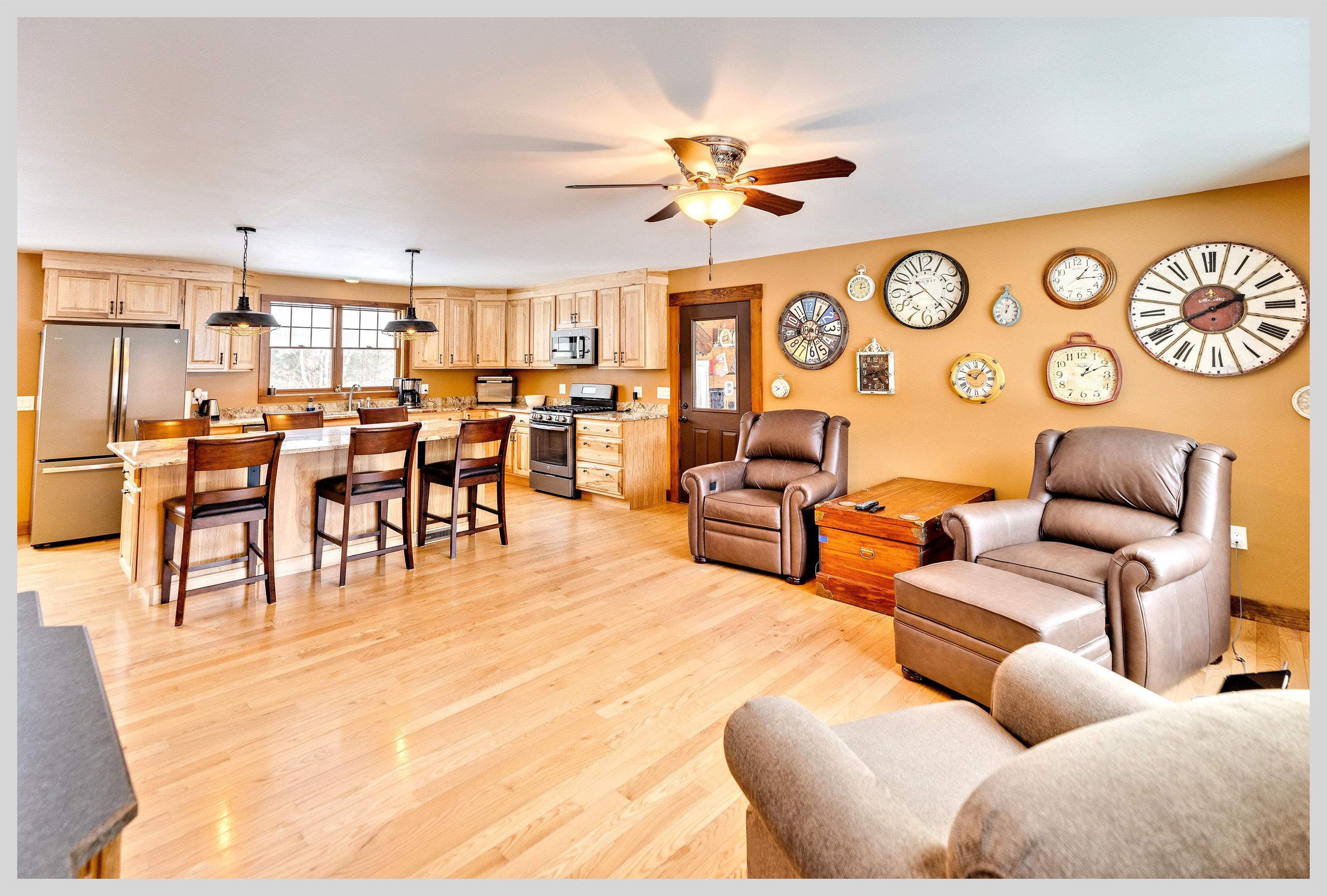 8 Country Ln, Hebron, NH 03241