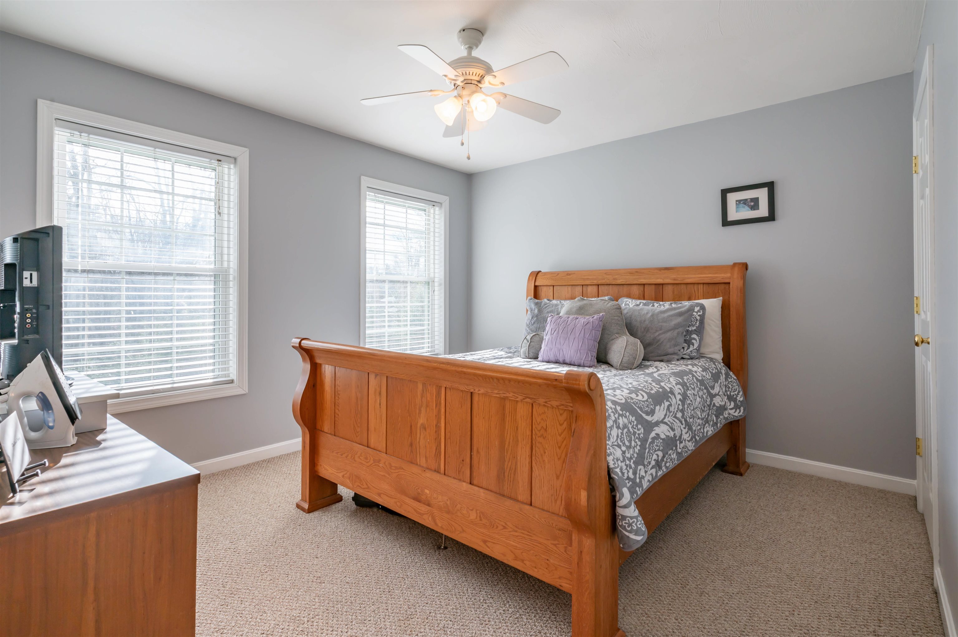 43 Lampton Dr, Derry, NH 03308