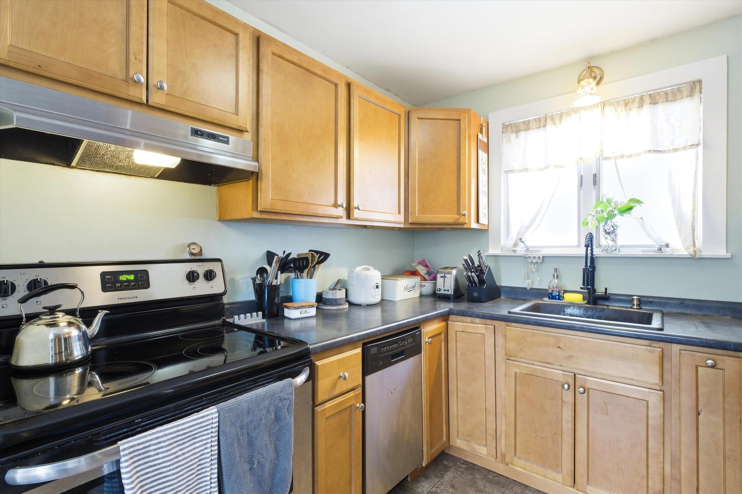 29 Bear Hill Rd, Hillsborough, NH 03244