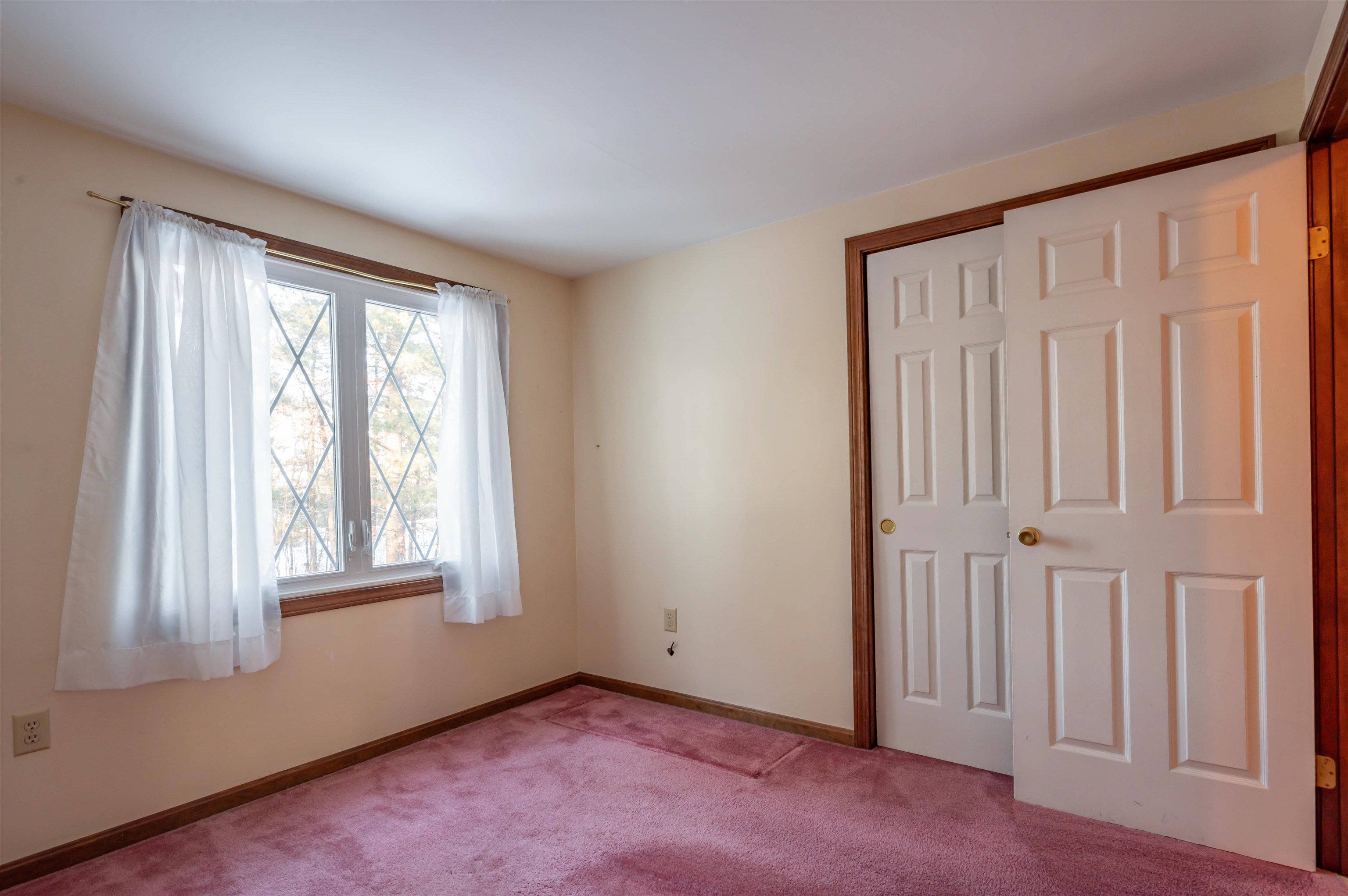 4 Brookside Ter, Nashua, NH 03060