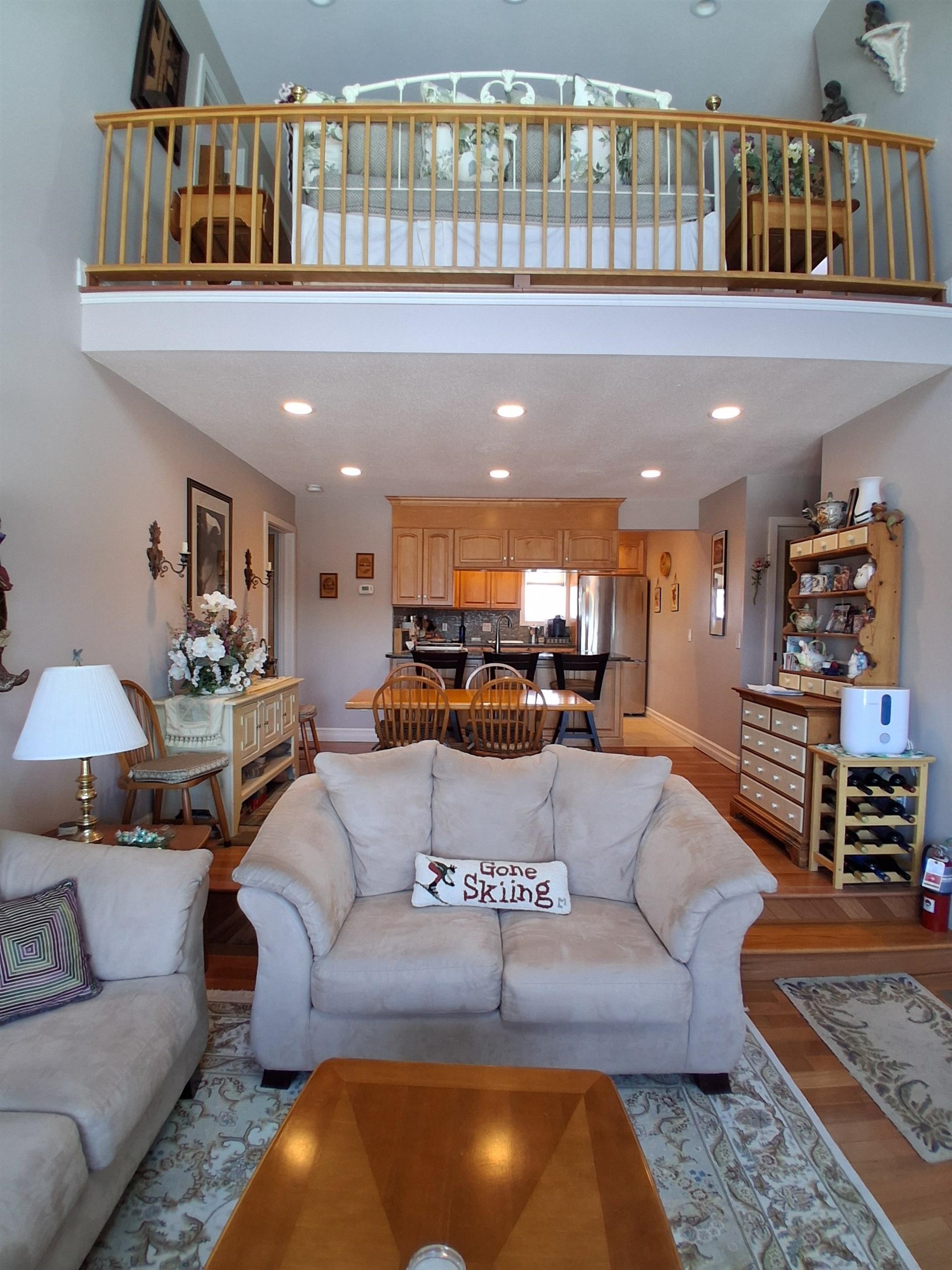 Dining Room to Living Room 24604436