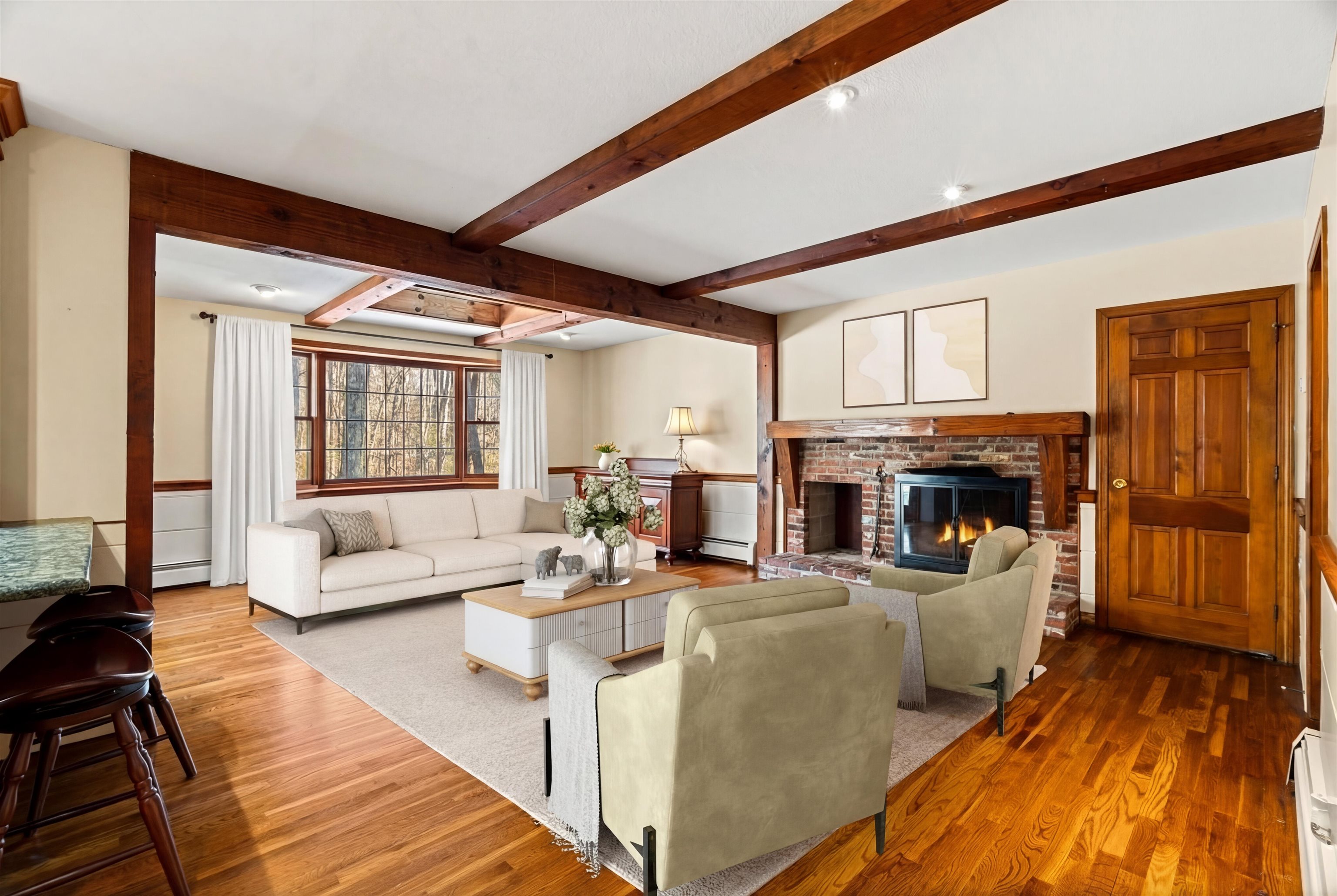 26 Meadowcrest Dr, Bedford, NH 03110