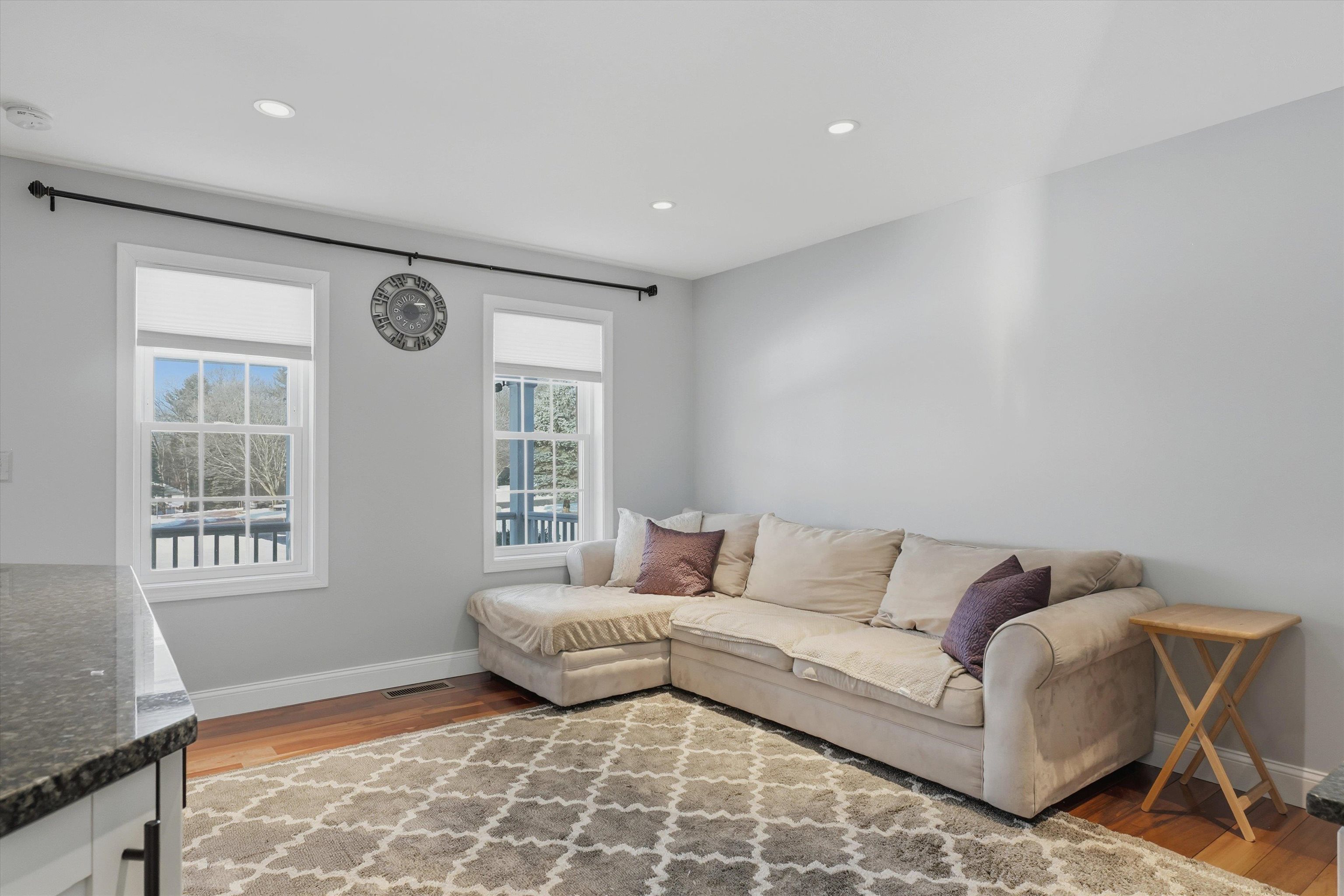 14 Premier Dr, Londonderry, NH 03053