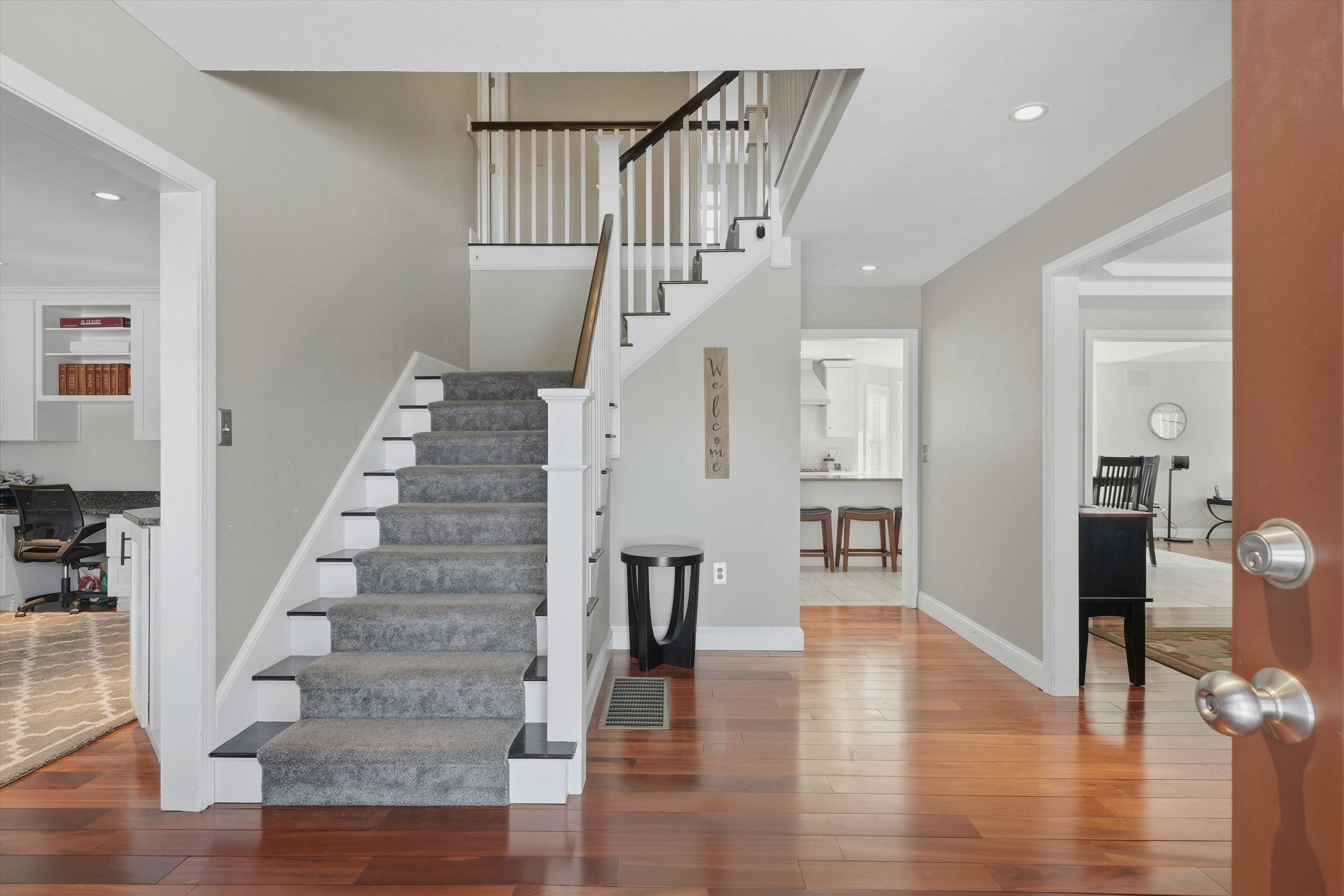 14 Premier Dr, Londonderry, NH 03053