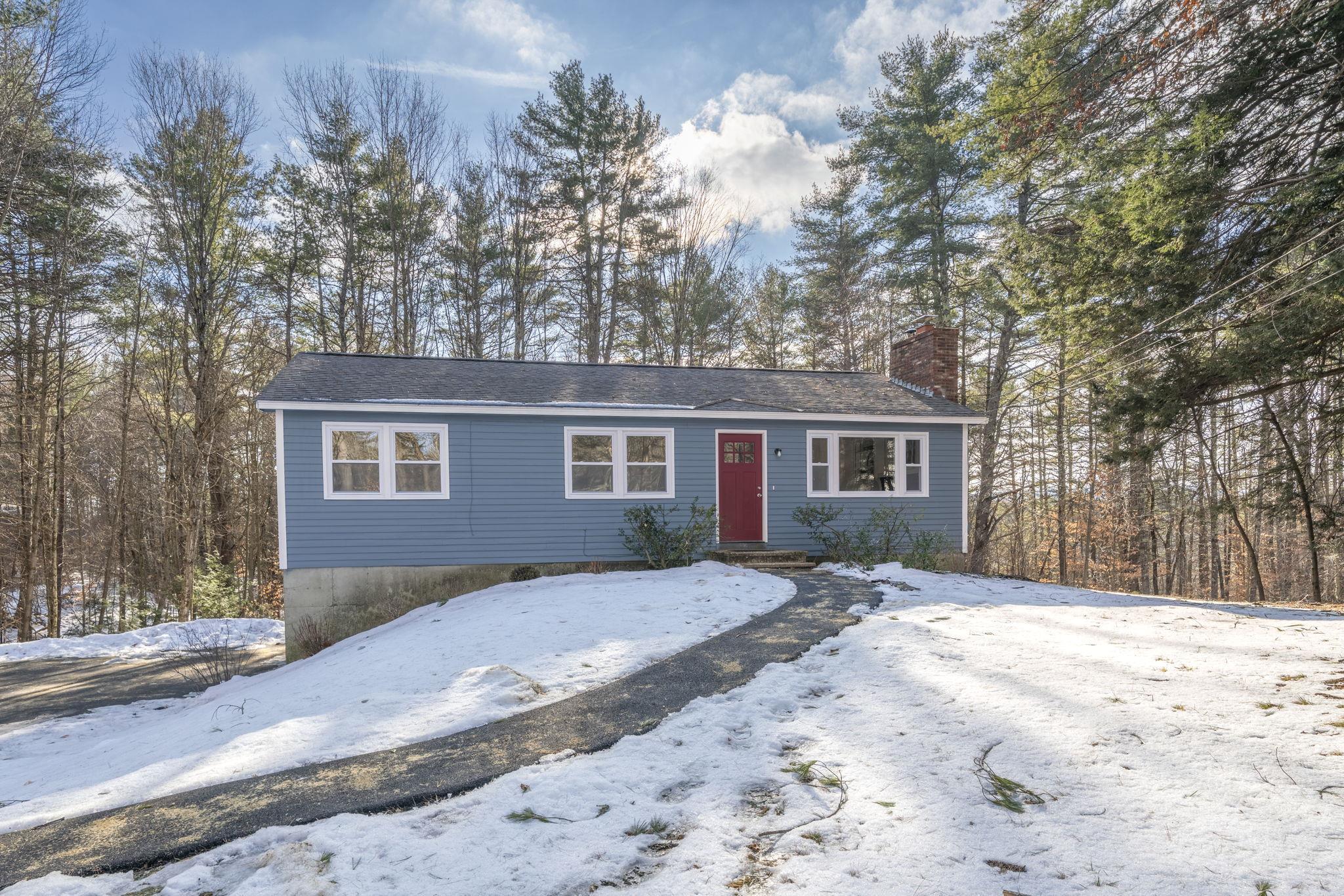 23 Westwood Ln, Henniker, NH 03242