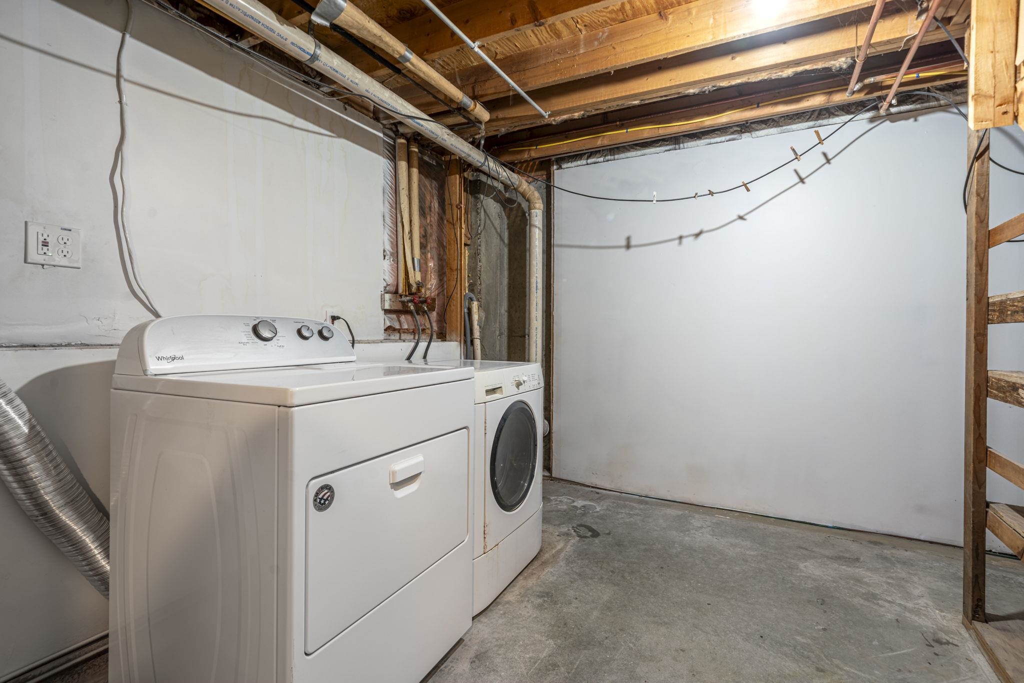 23 Westwood Ln, Henniker, NH 03242