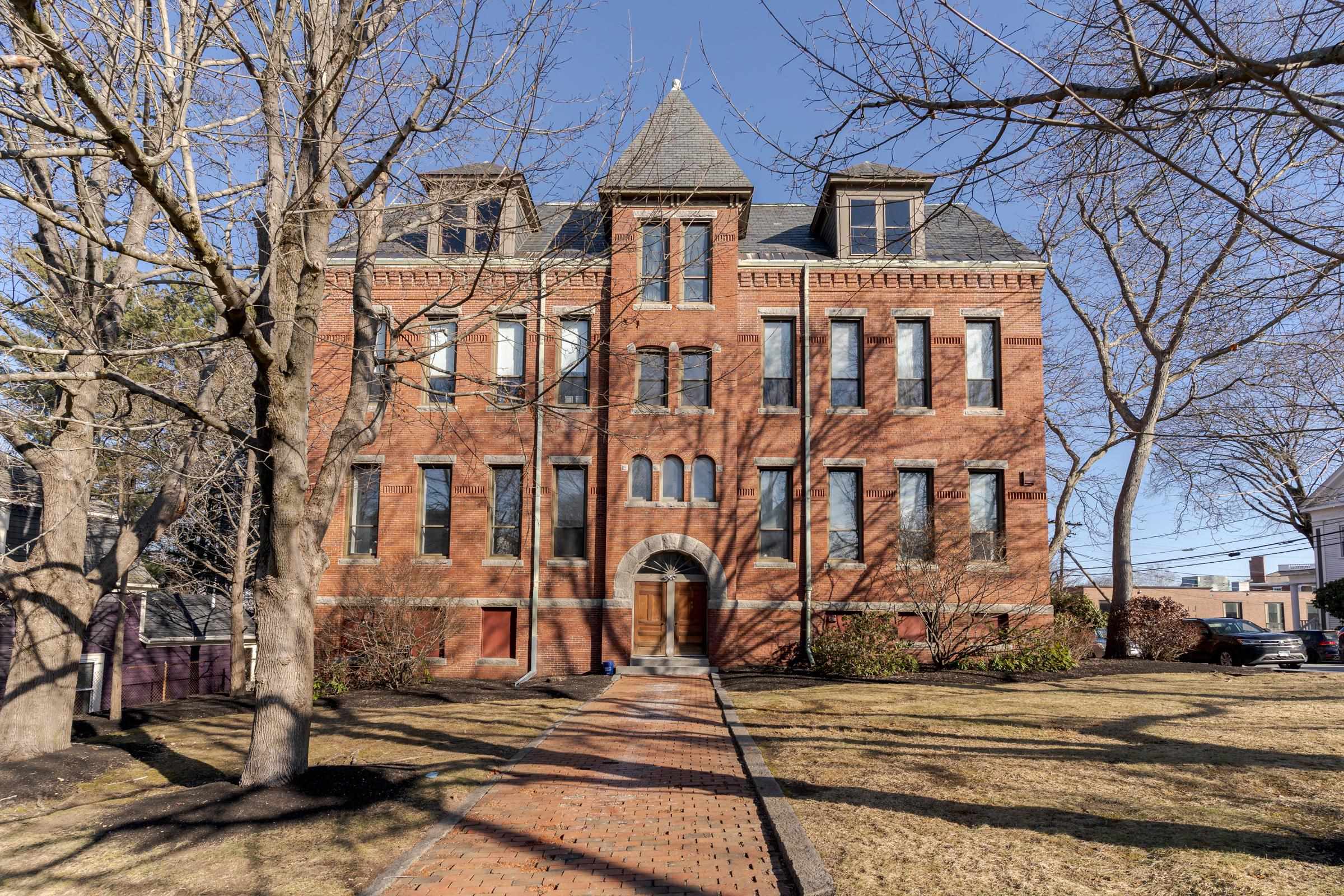 609 State St, Portsmouth, NH 03801