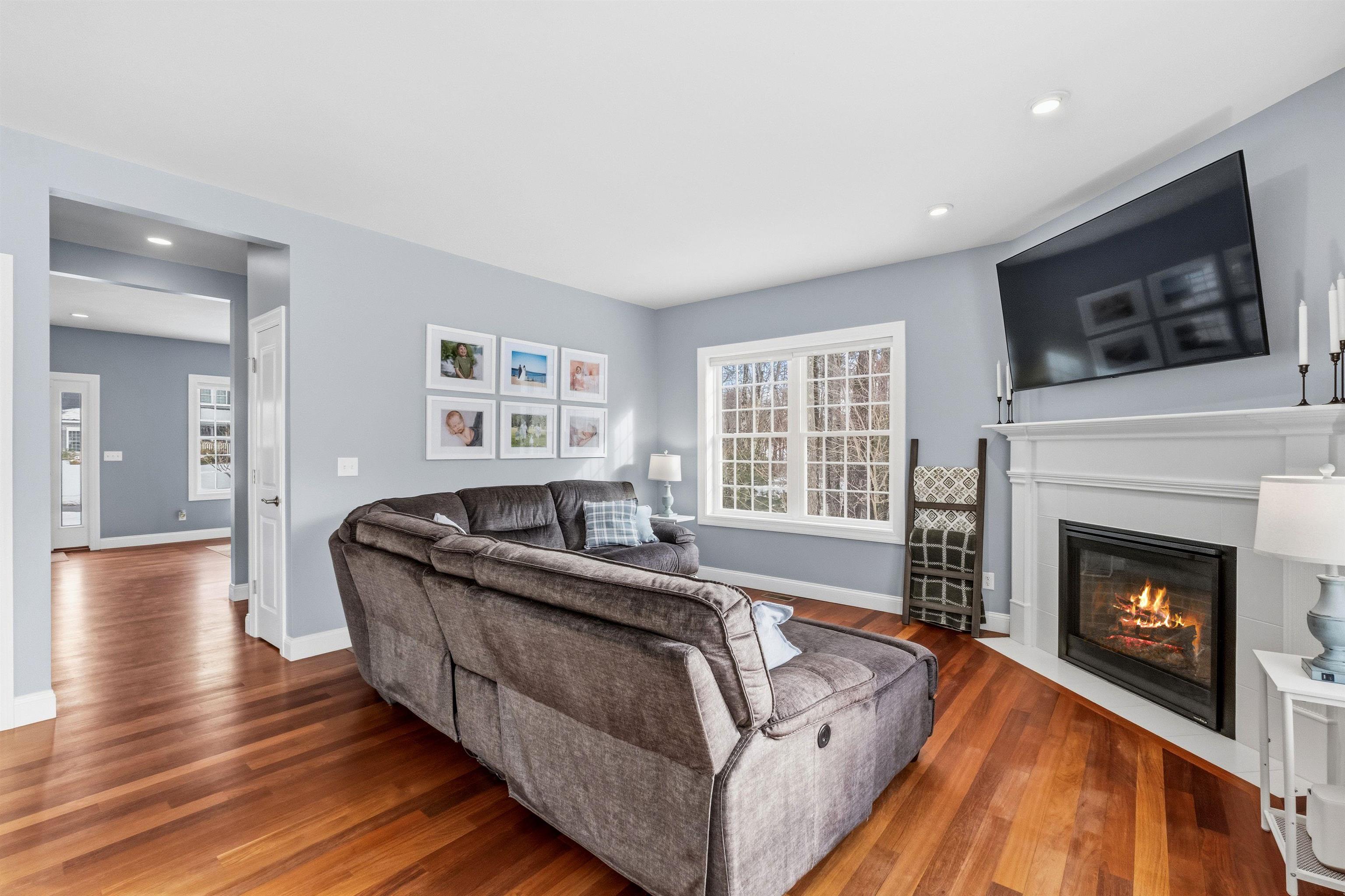 37 Manter Mill Rd, Londonderry, NH 03053