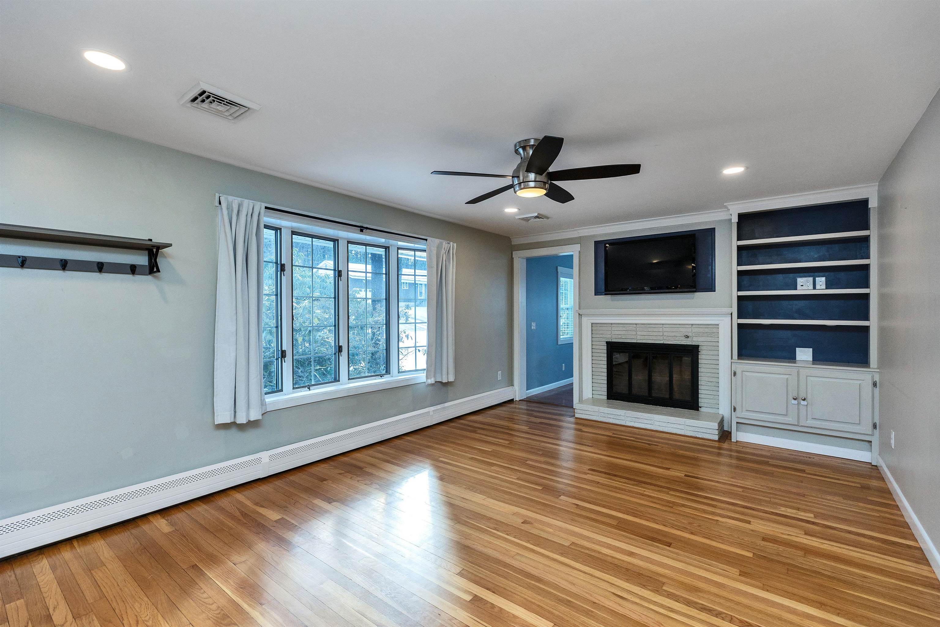 66 Skyview Rd, Manchester, NH 03104