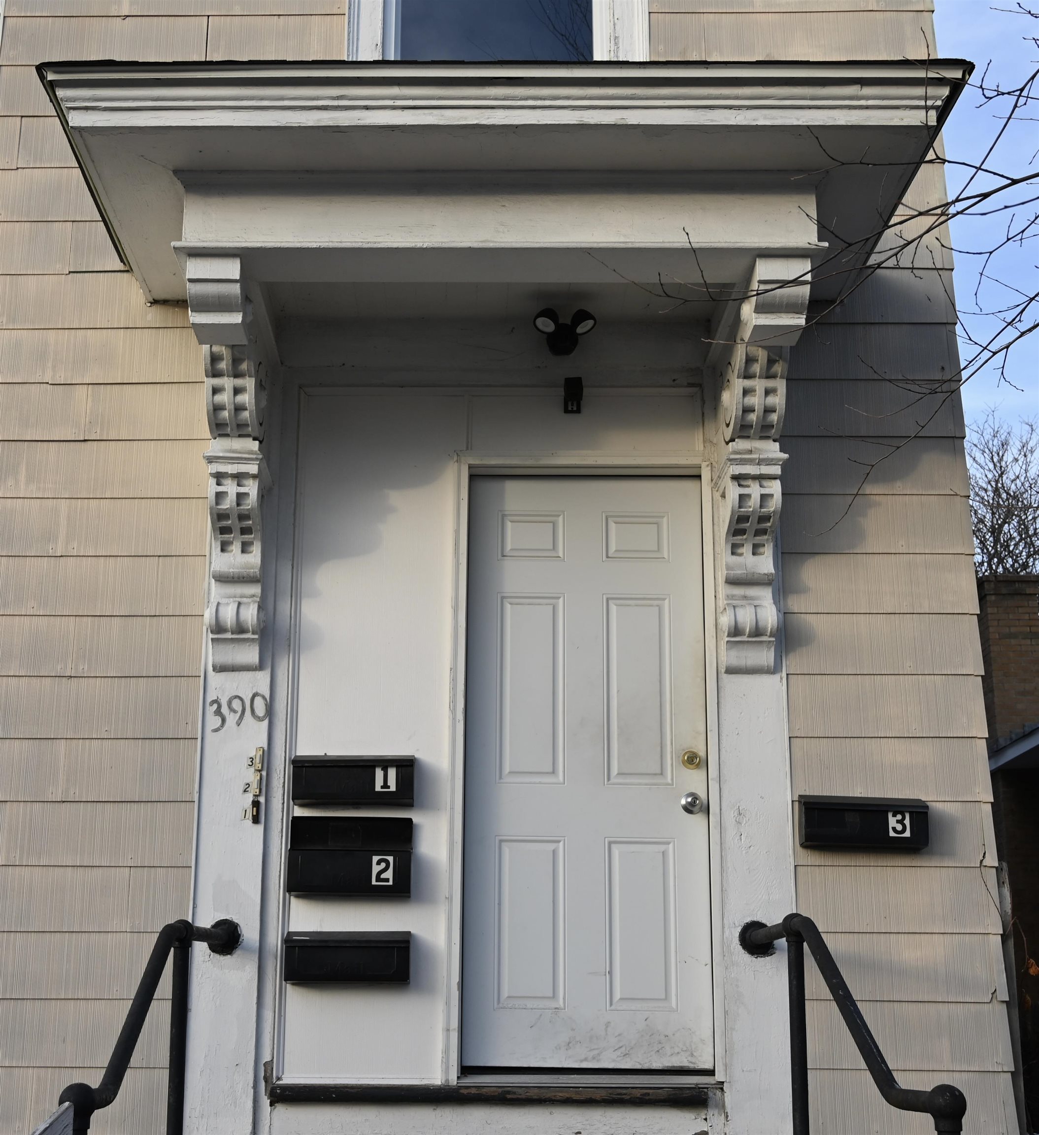 390 Cedar St, Manchester, NH 03103