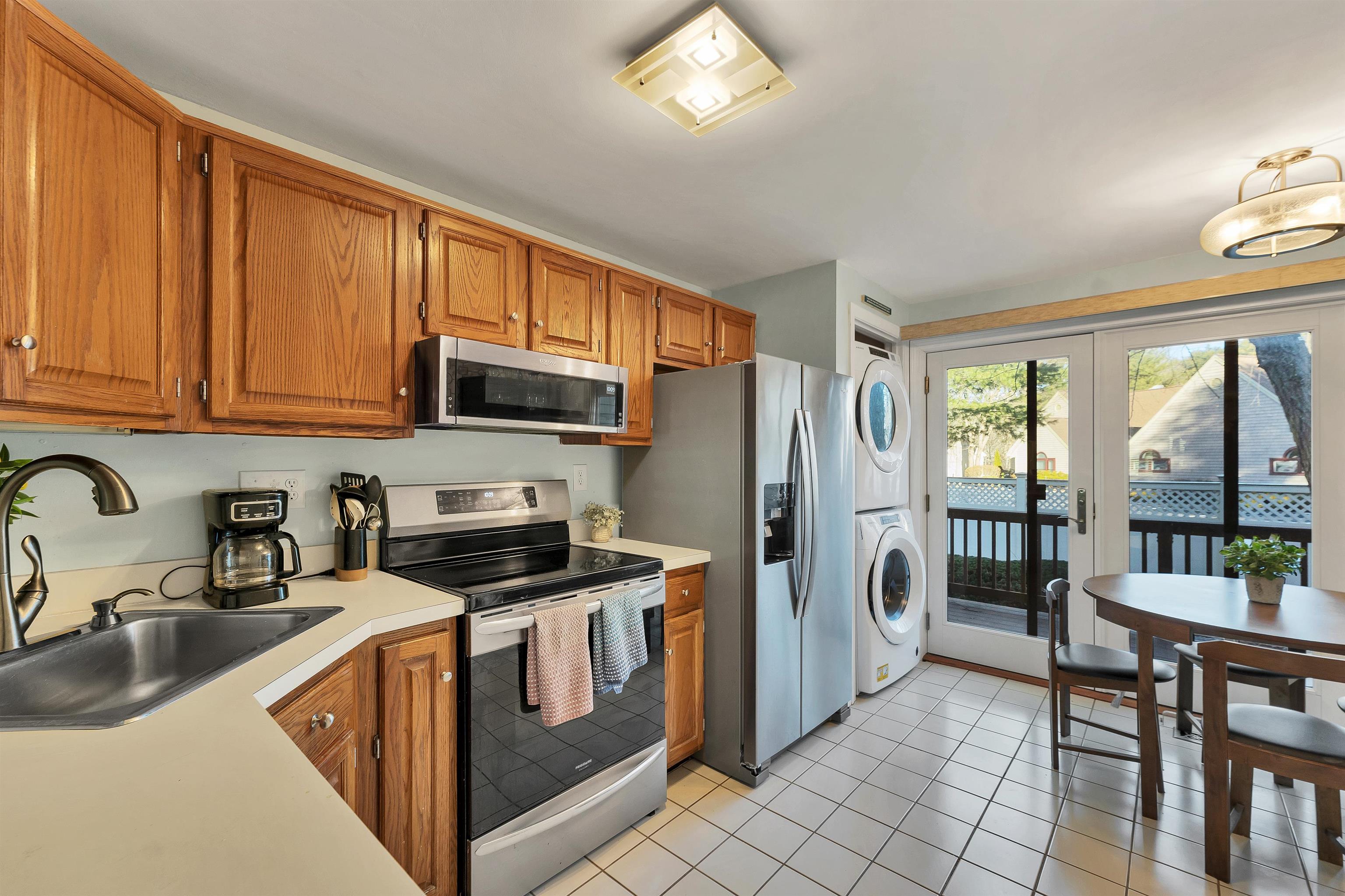 107 Bartemus Trl, Nashua, NH 03063