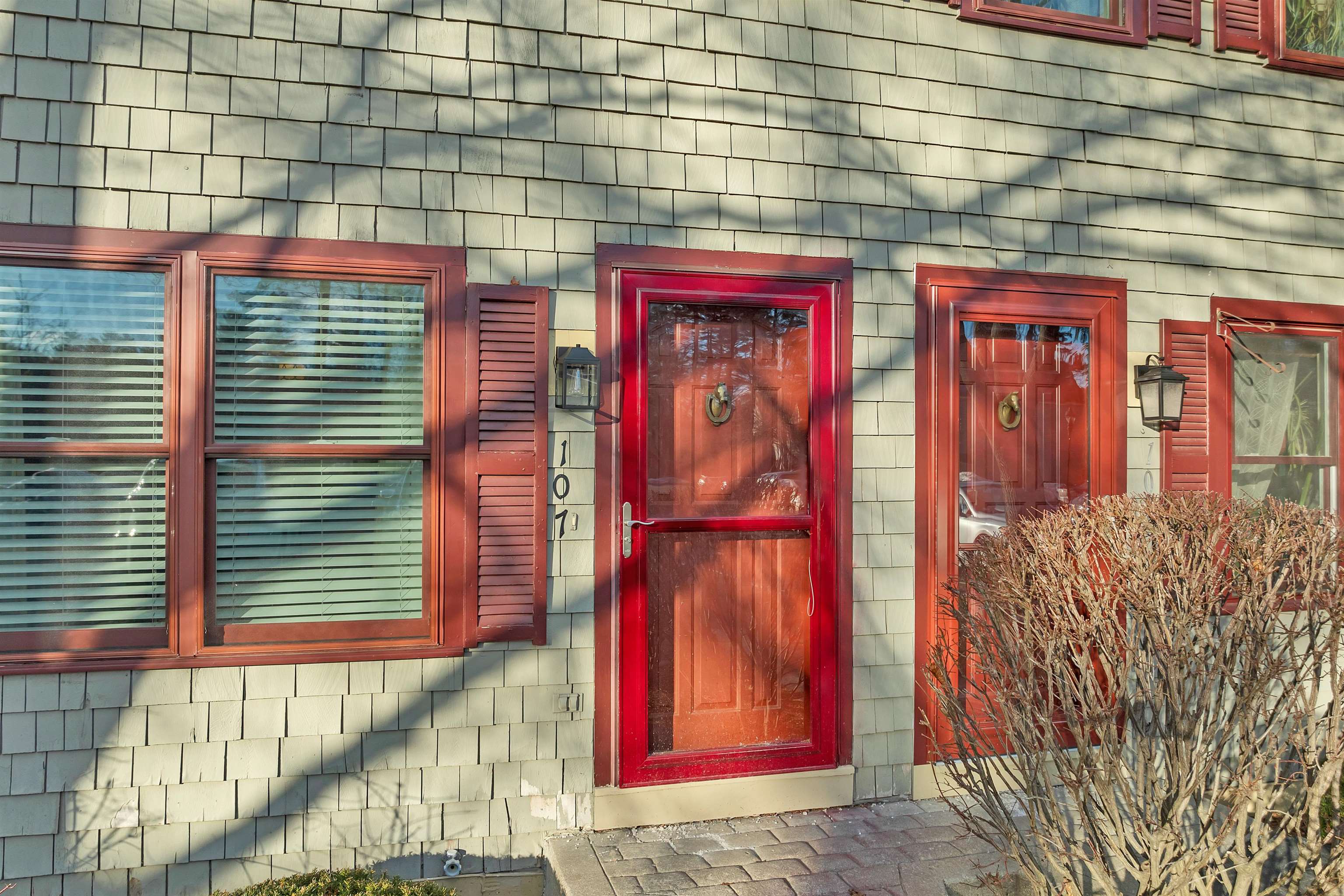 107 Bartemus Trl, Nashua, NH 03063