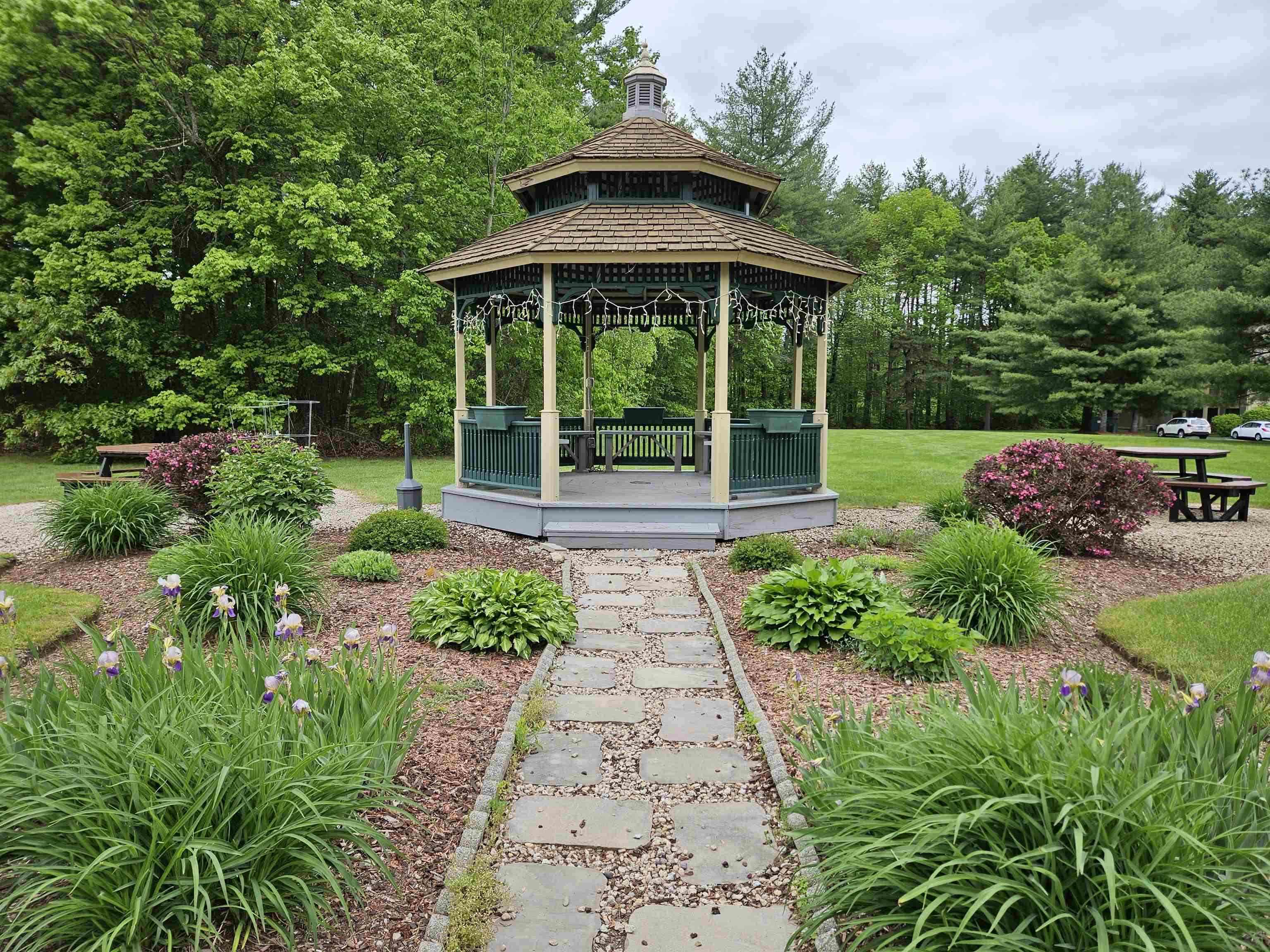 107 Bartemus Trl, Nashua, NH 03063