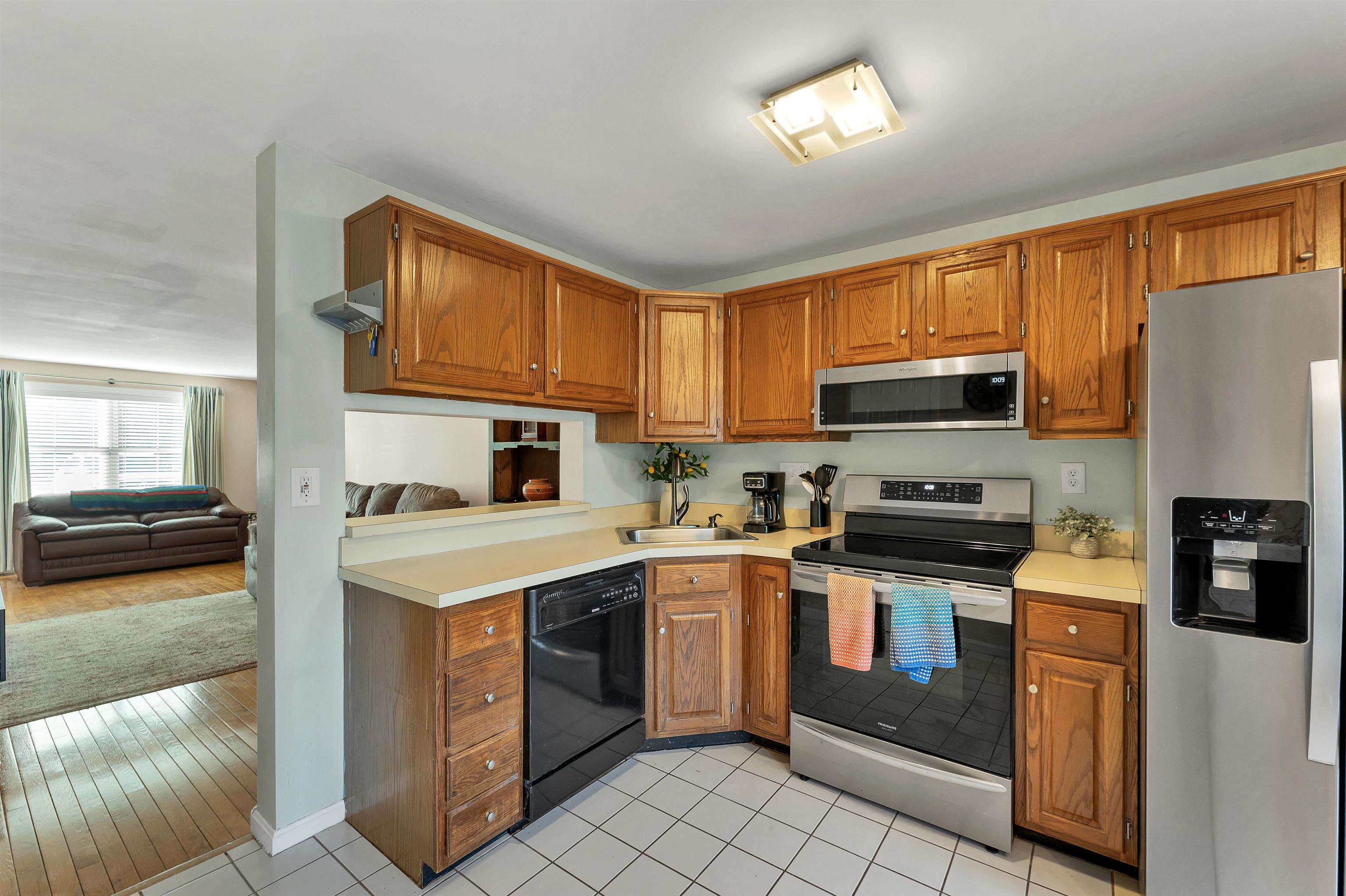 107 Bartemus Trl, Nashua, NH 03063