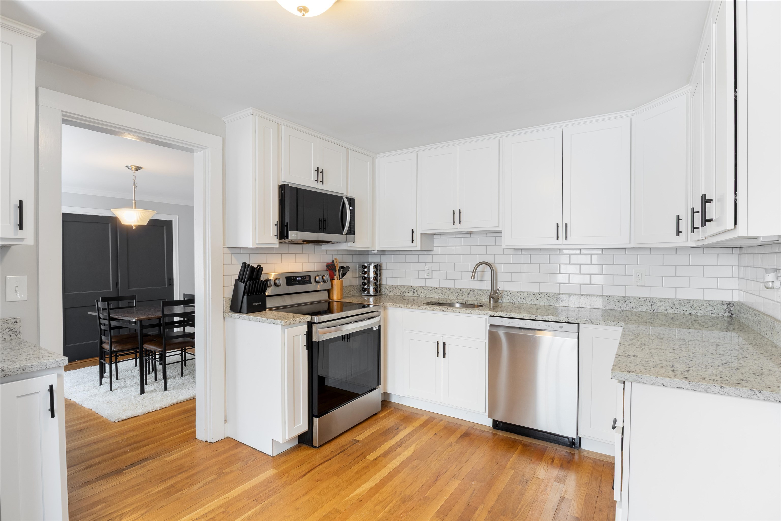 Wonderfully updated kitchen 24592465