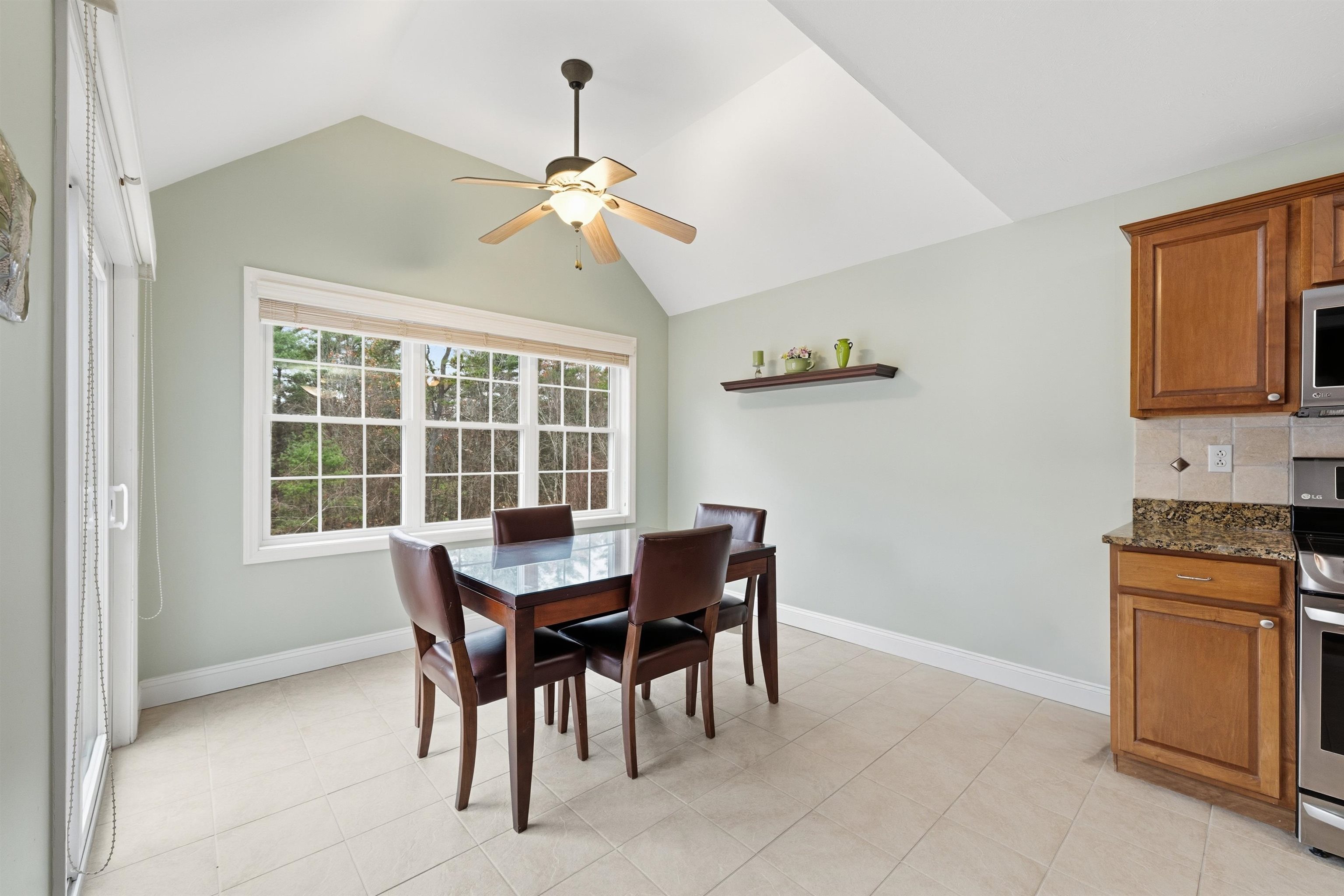 10 Dewberry Ln, Hooksett, NH 03106