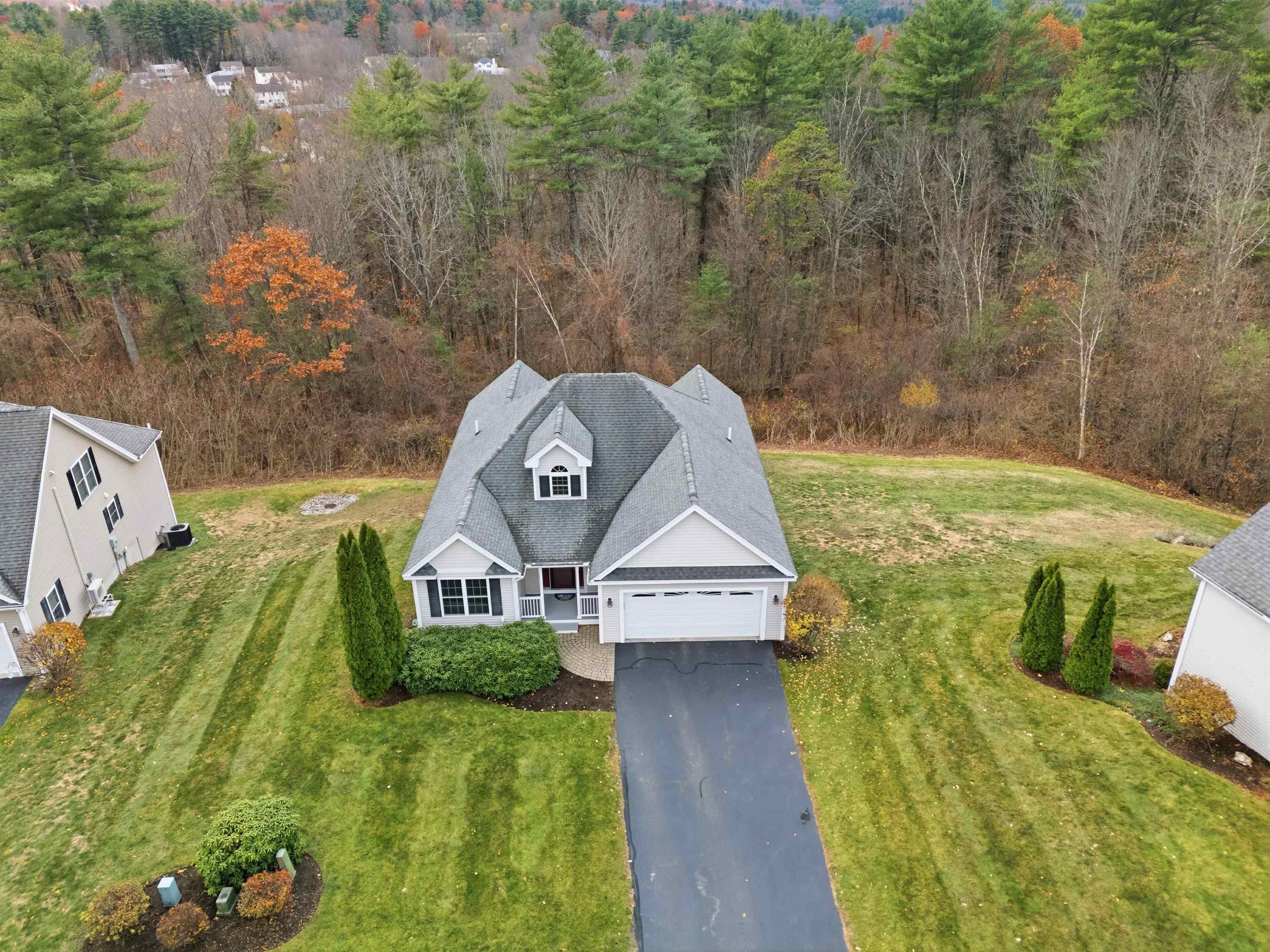 10 Dewberry Ln, Hooksett, NH 03106