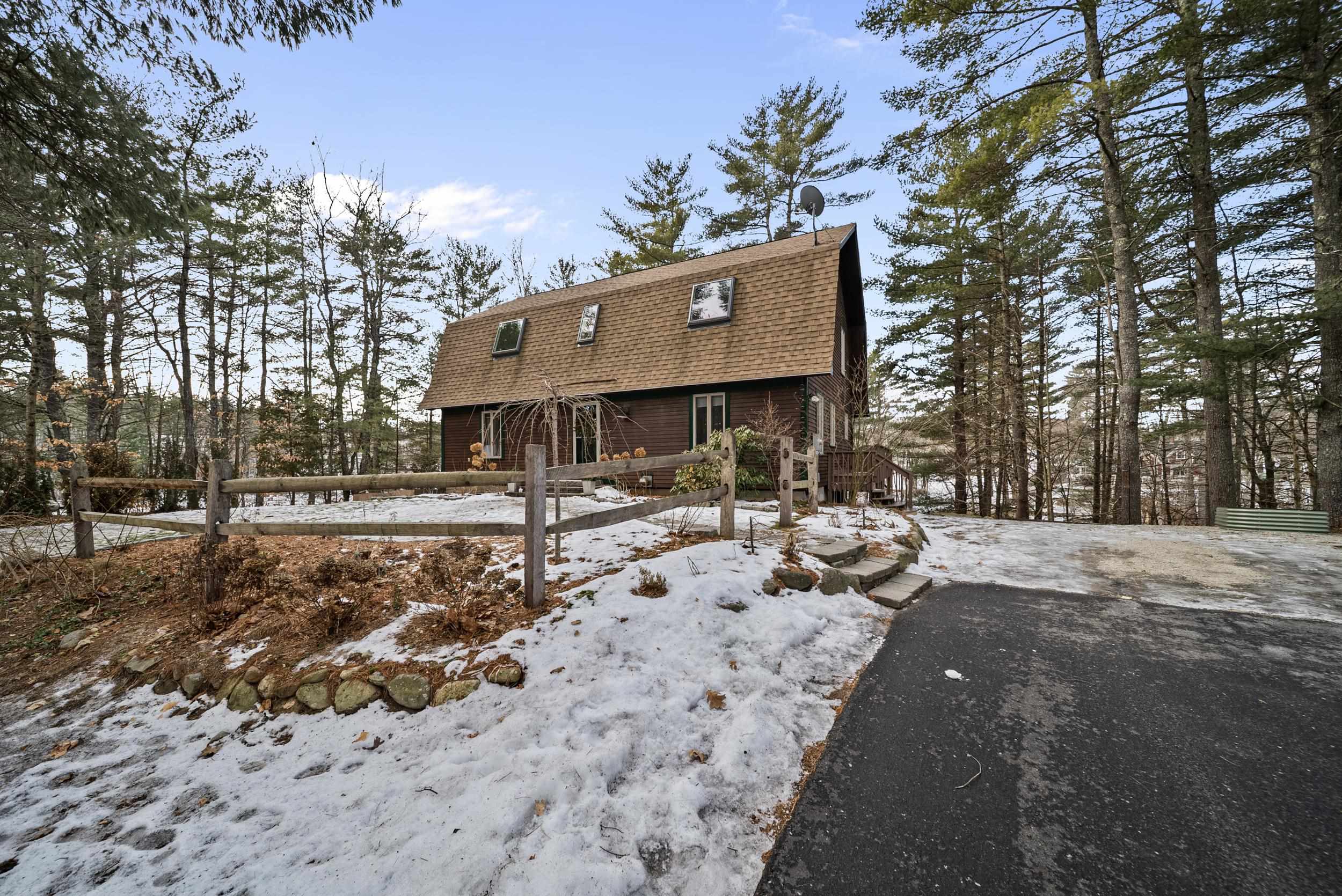 9 Pippen Ln, Pittsfield, NH 03263