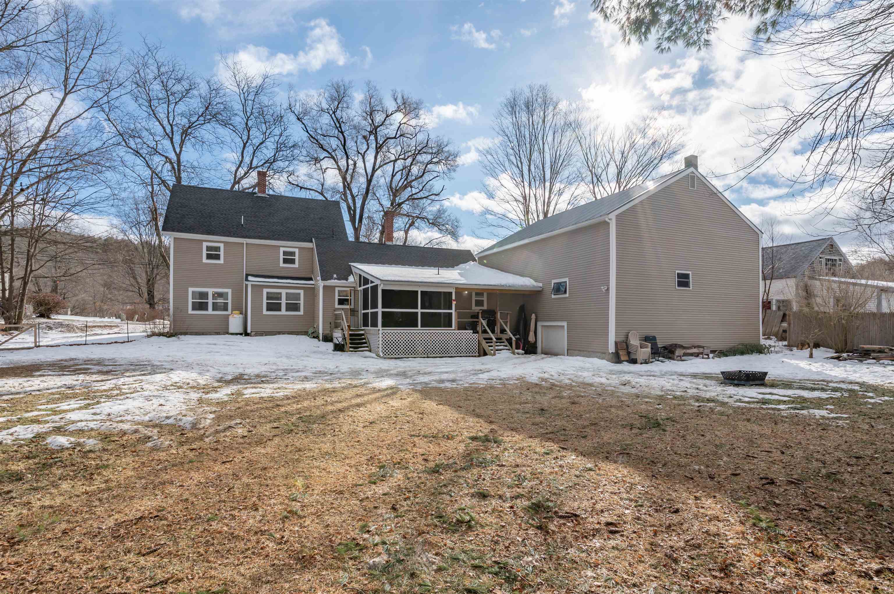 706 Western Ave, Henniker, NH 03242