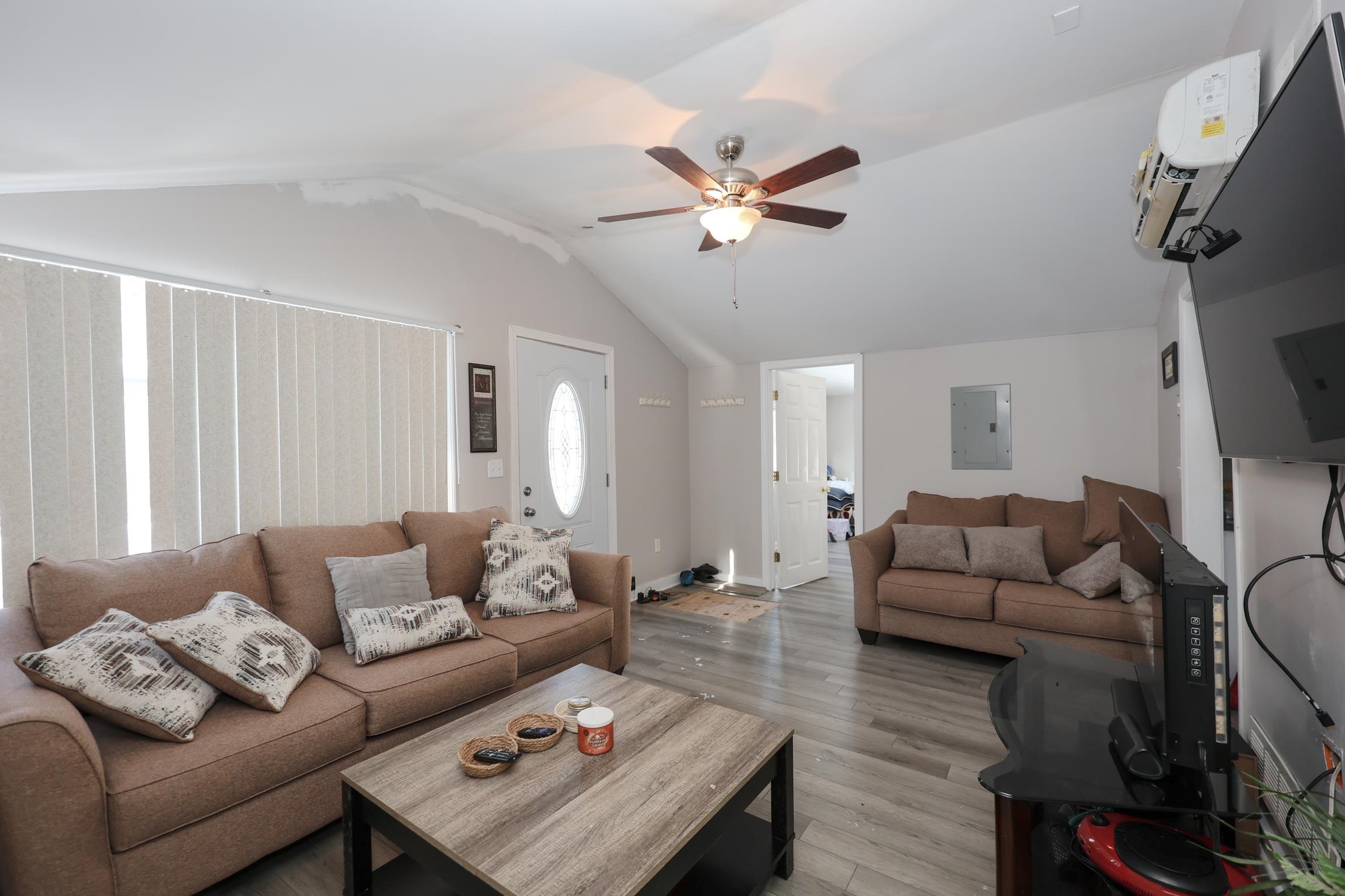 12 Roosevelt Lane — photo 2