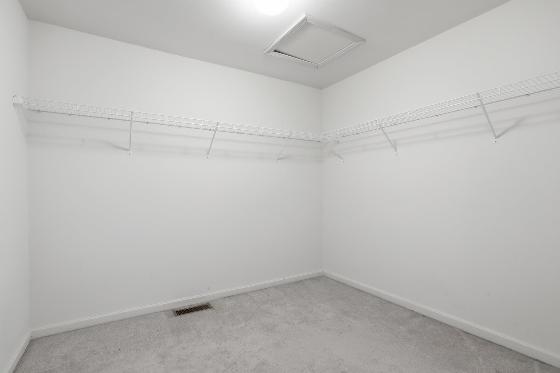 34 Pleasant St, Windham, NH 03087