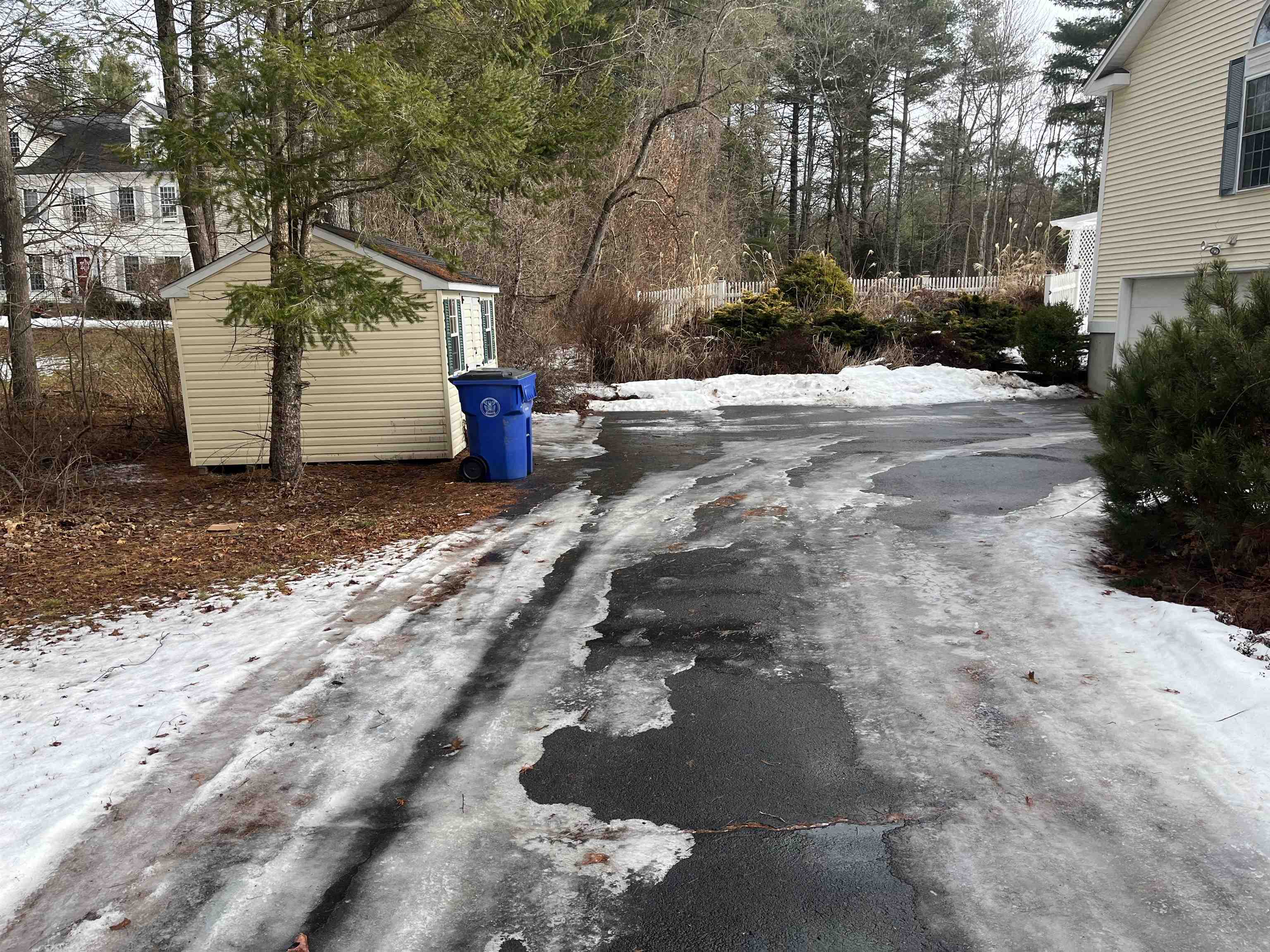 10 Checkerberry Ln, Londonderry, NH 03053