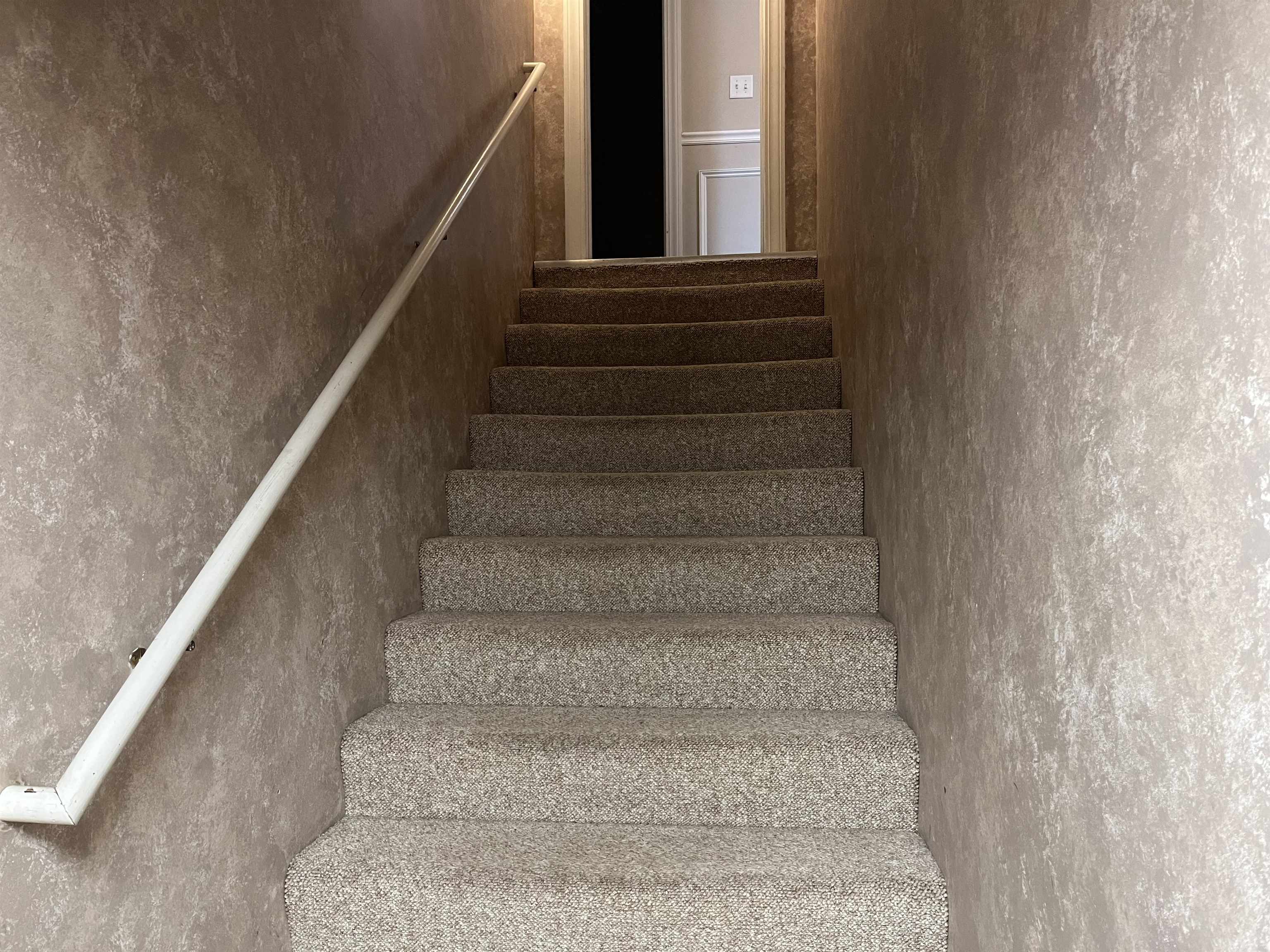 10 Checkerberry Ln, Londonderry, NH 03053