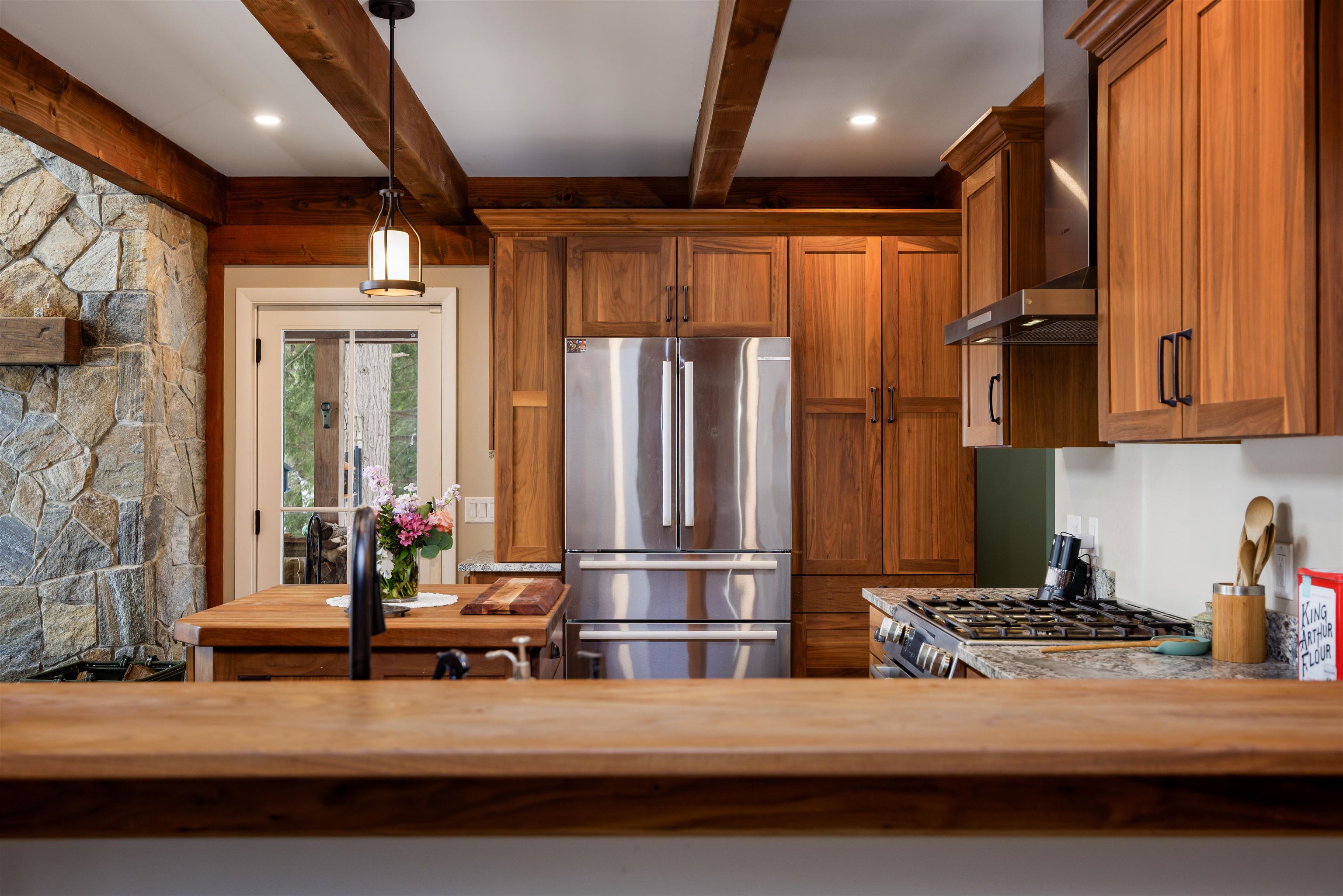 6 Samoset Rd, Sunapee, NH 03782