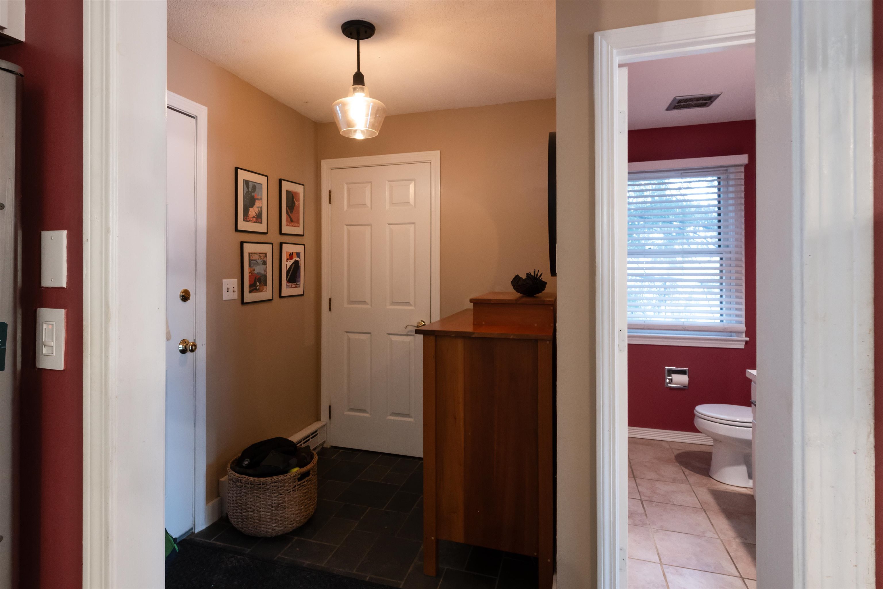 Mudroom/Entry Way 24613901
