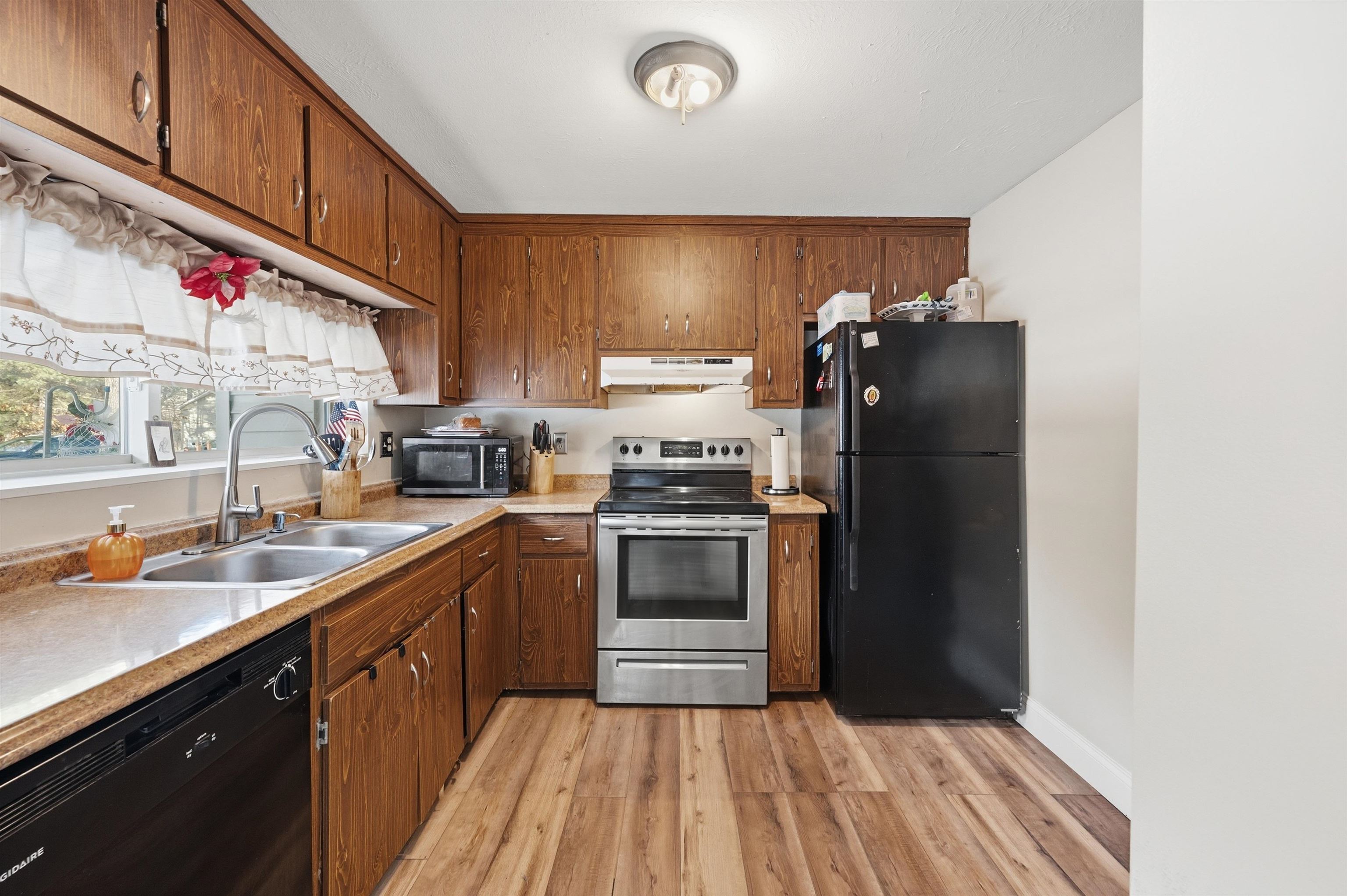 15A David Dr, Hudson, NH 03051