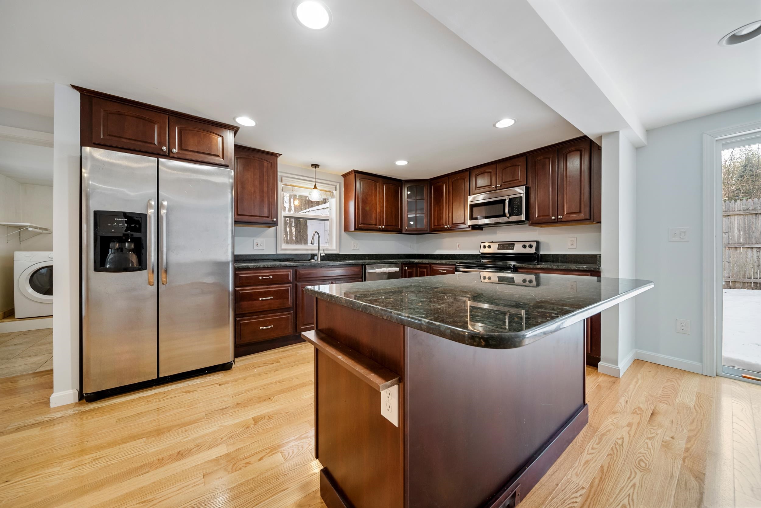 12 Poplar St, Manchester, NH 03104