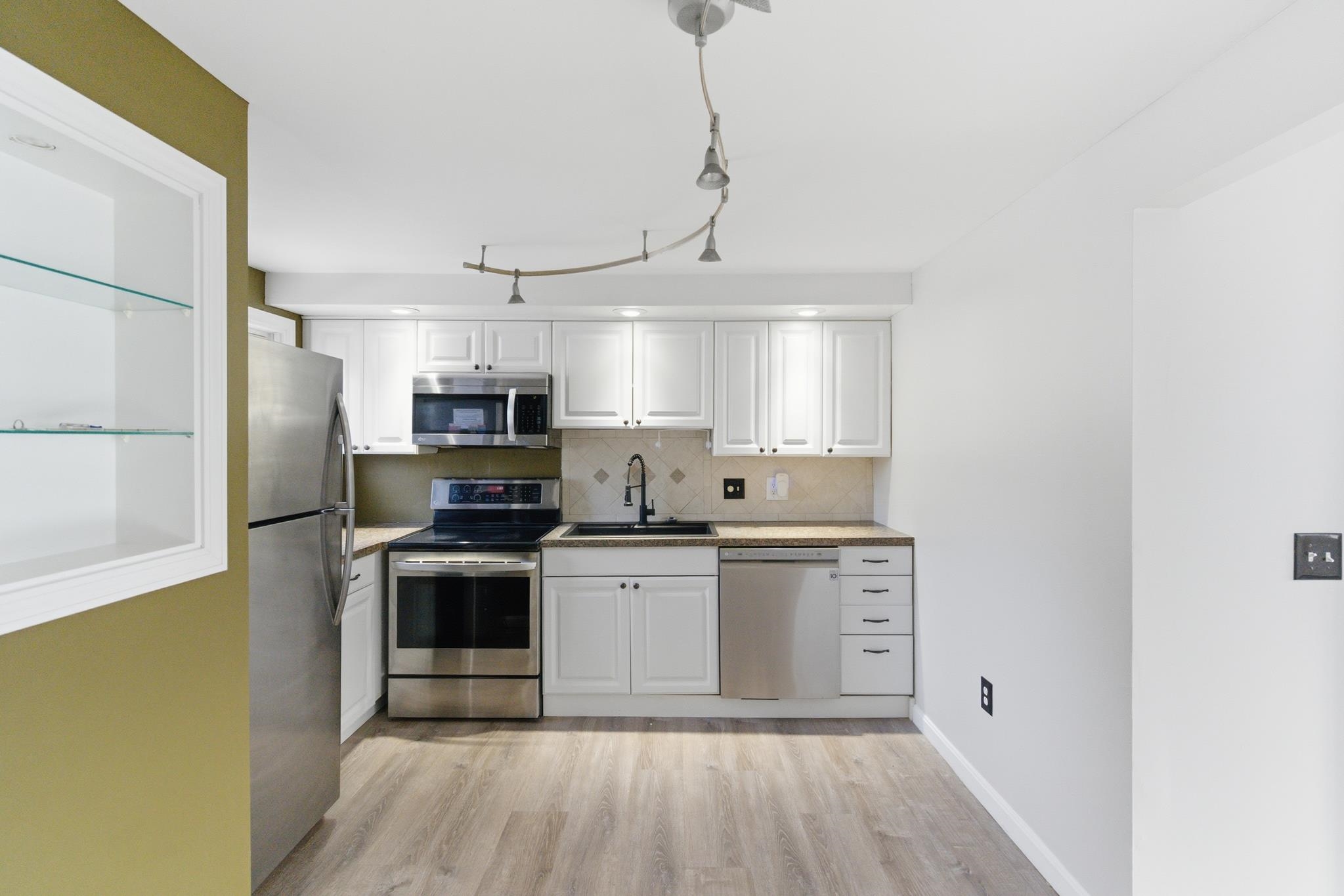 25 Kern Dr, Nashua, NH 03060