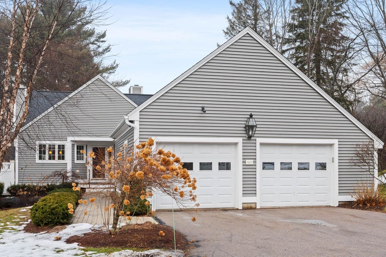 605 Straw Hill Rd, Manchester, NH 03104