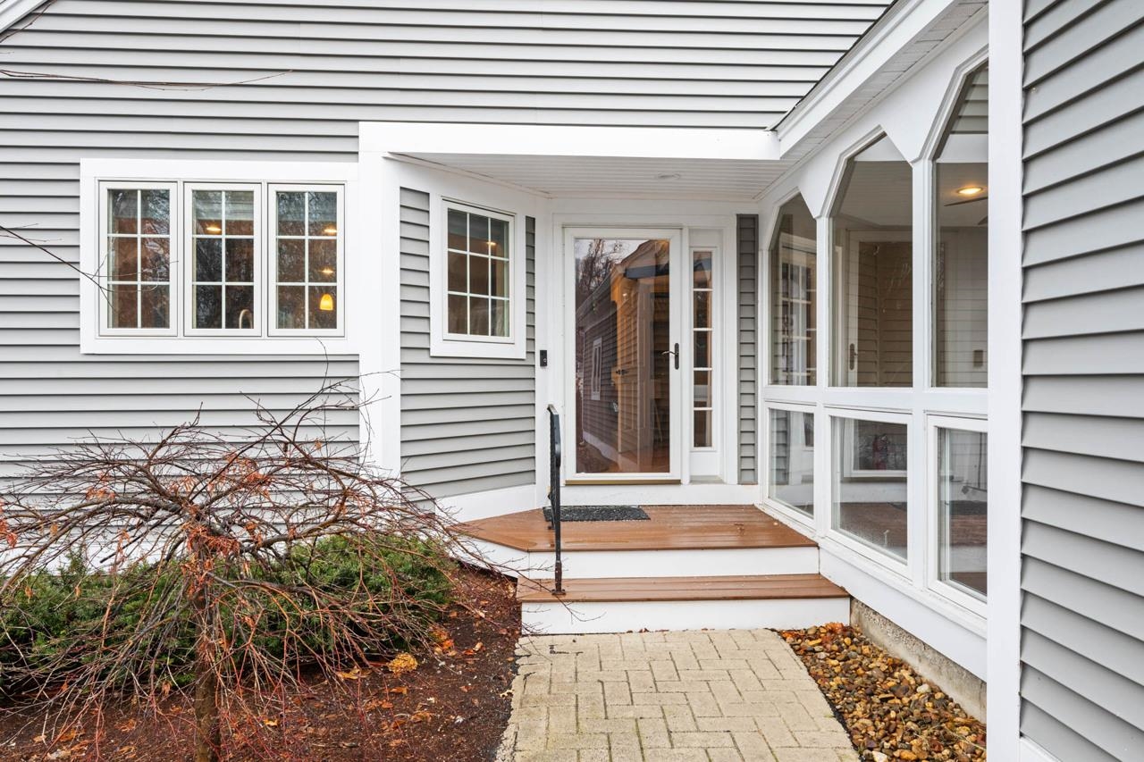 605 Straw Hill Rd, Manchester, NH 03104