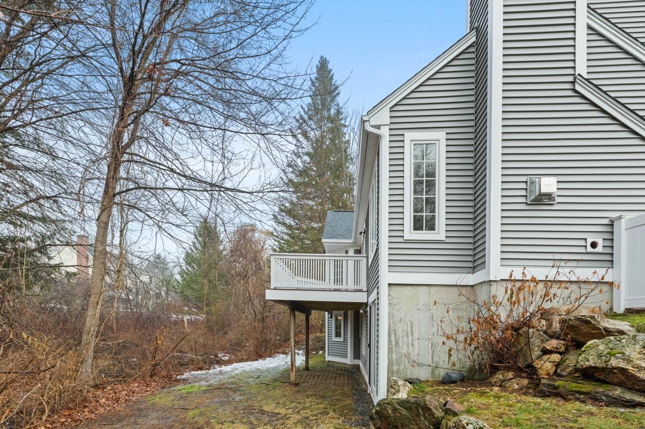 605 Straw Hill Rd, Manchester, NH 03104