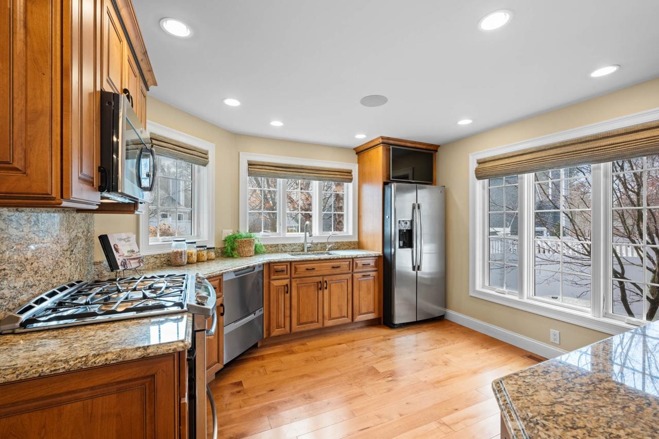 605 Straw Hill Rd, Manchester, NH 03104