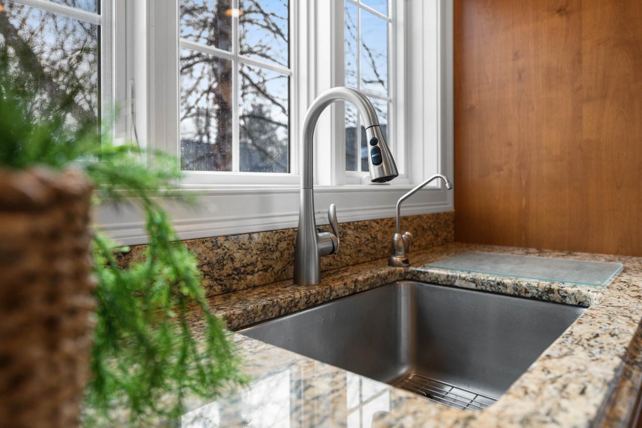 605 Straw Hill Rd, Manchester, NH 03104